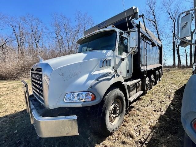 2018 MACK GRANITE GU813 in Petersburg, IN