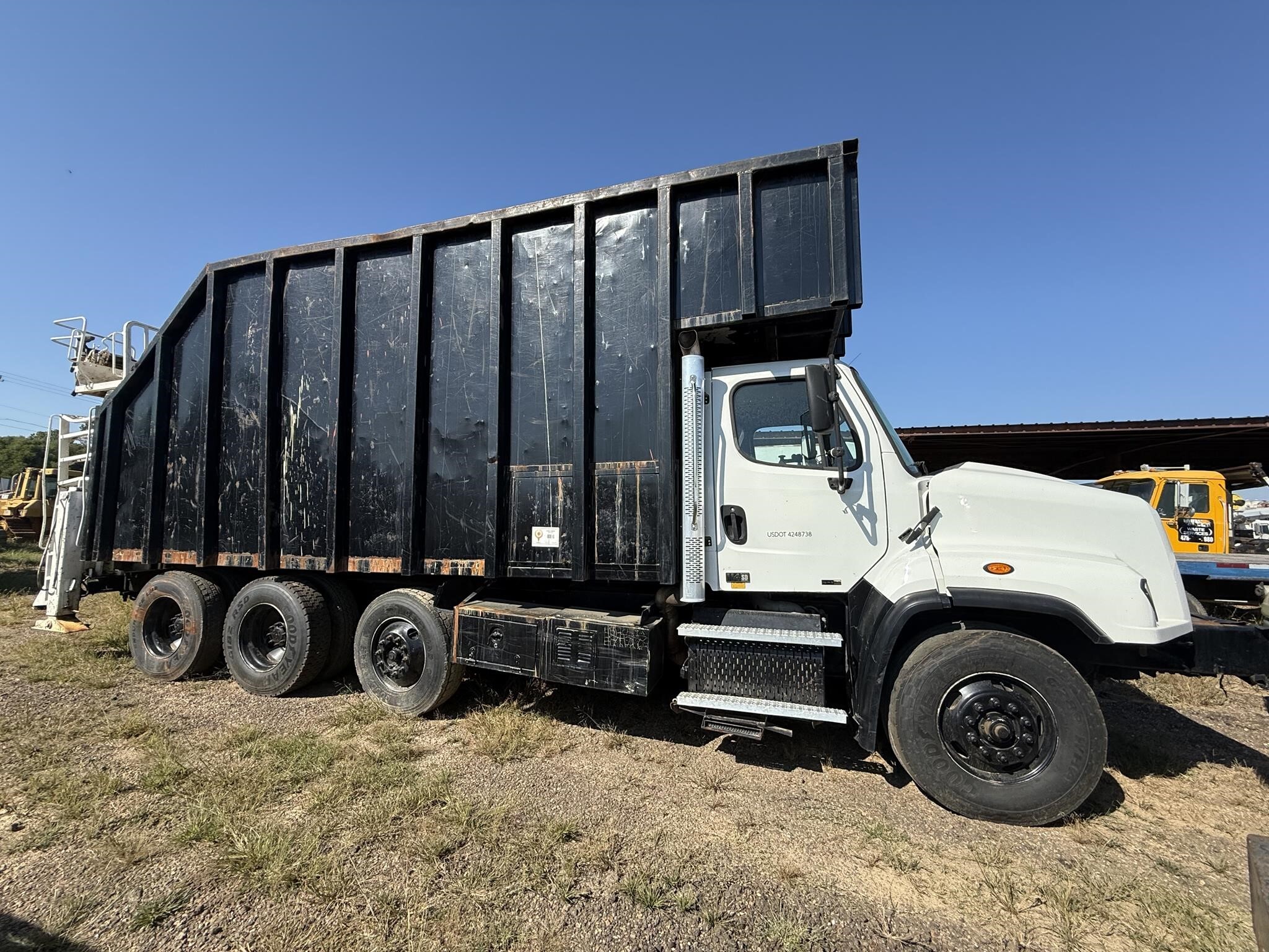 2014 FREIGHTLINER 114 SD in Covington, TN