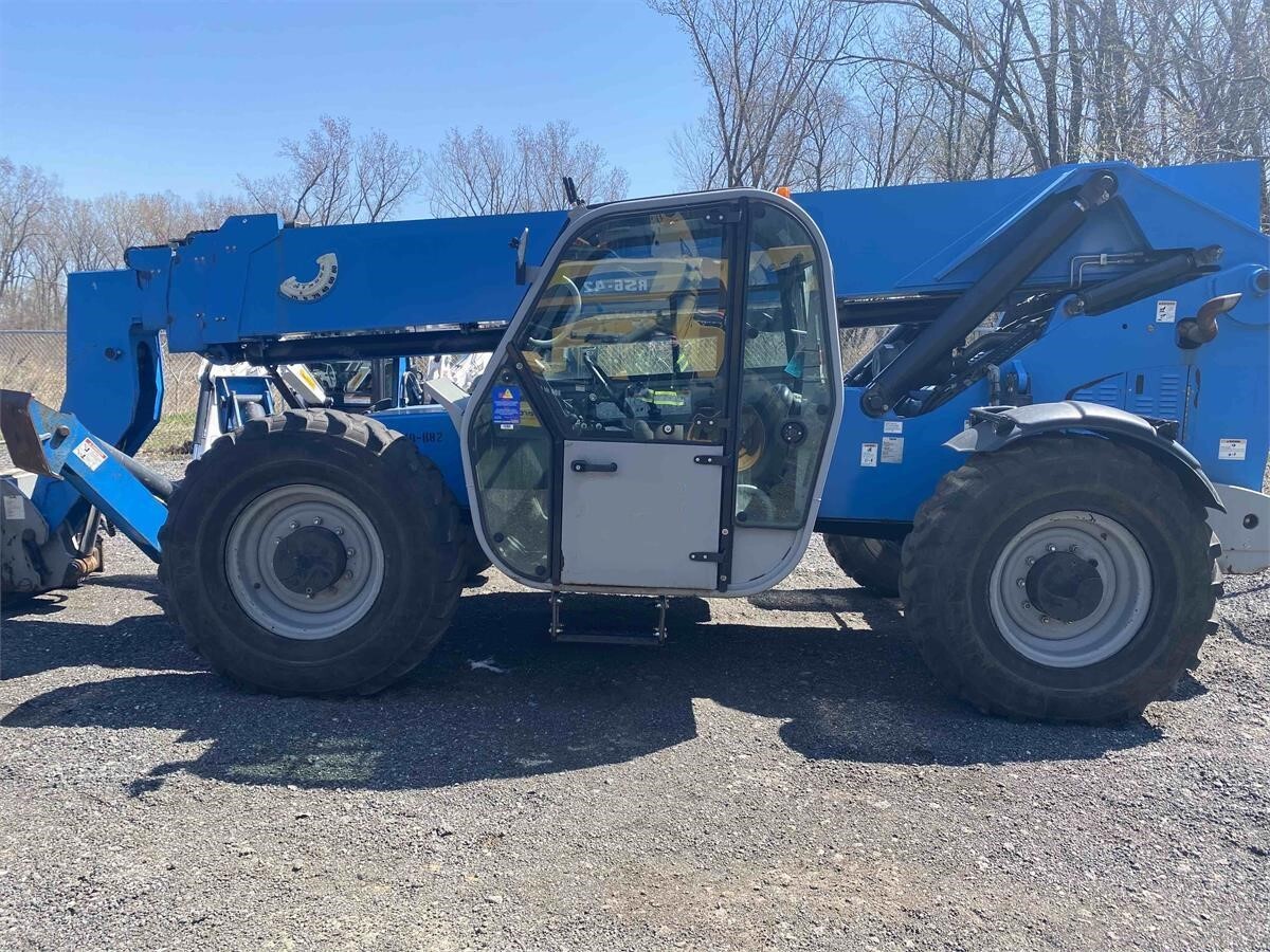 2013 GENIE GTH1056 in Northside, OH