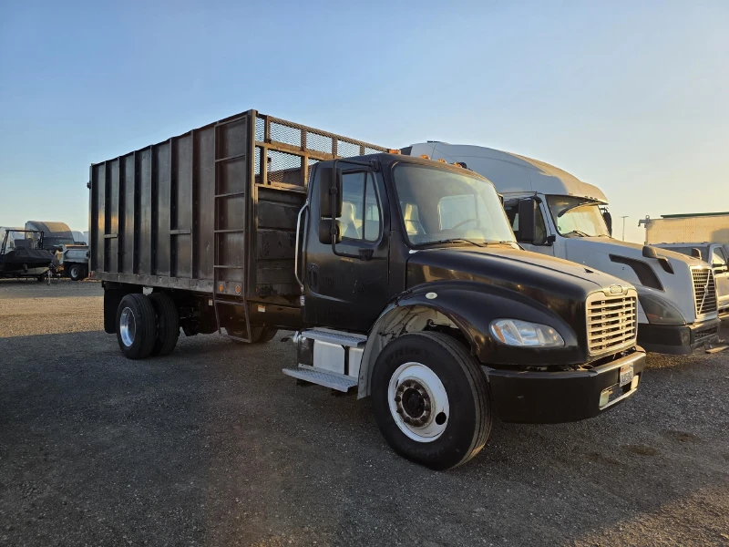 2011 FREIGHTLINER BUSINESS CLASS M2 106