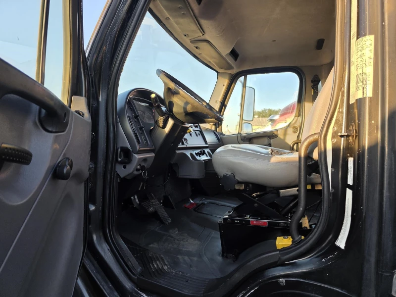 2011 FREIGHTLINER BUSINESS CLASS M2 106