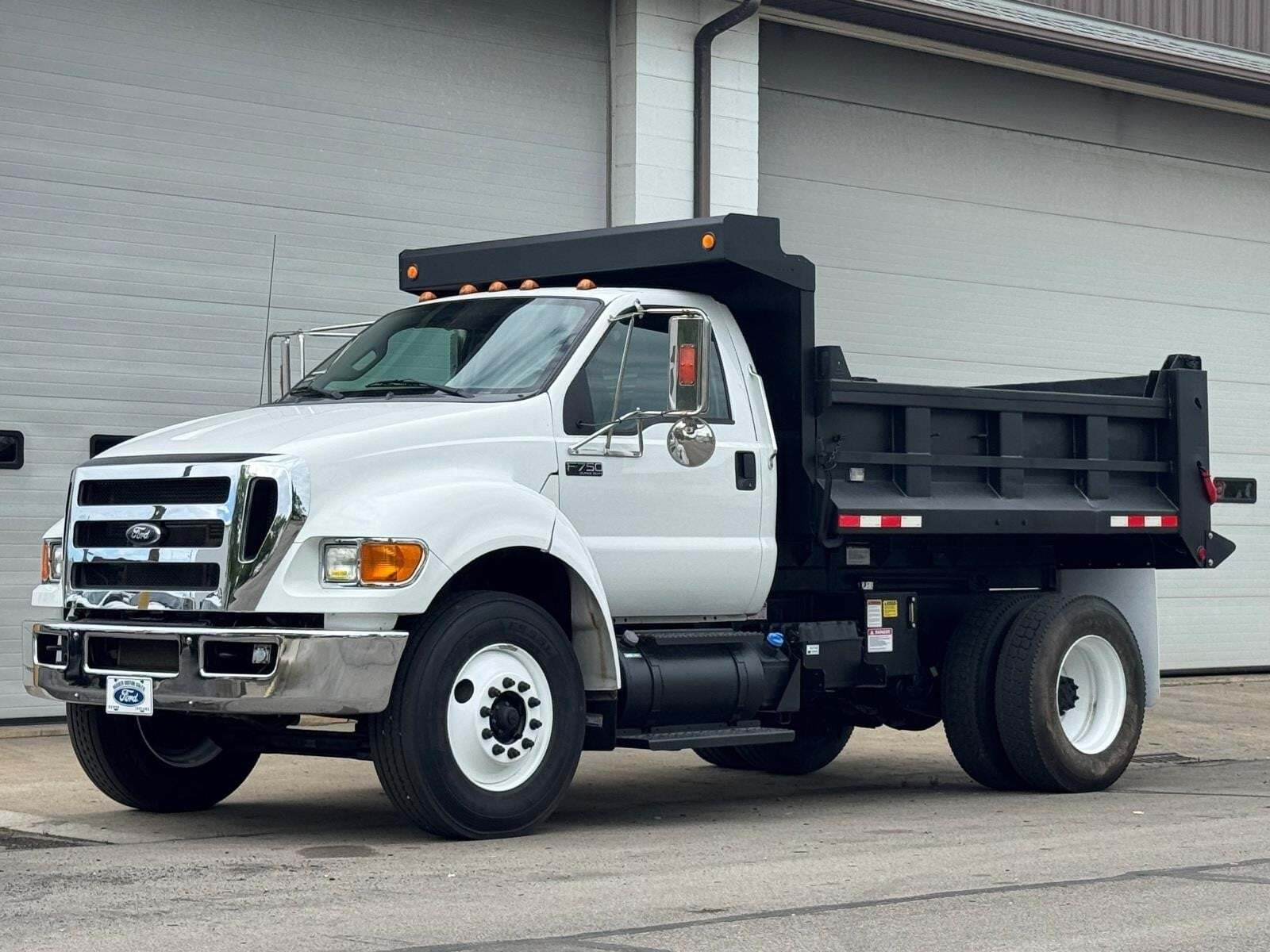 2015 FORD F750 in Berne, IN