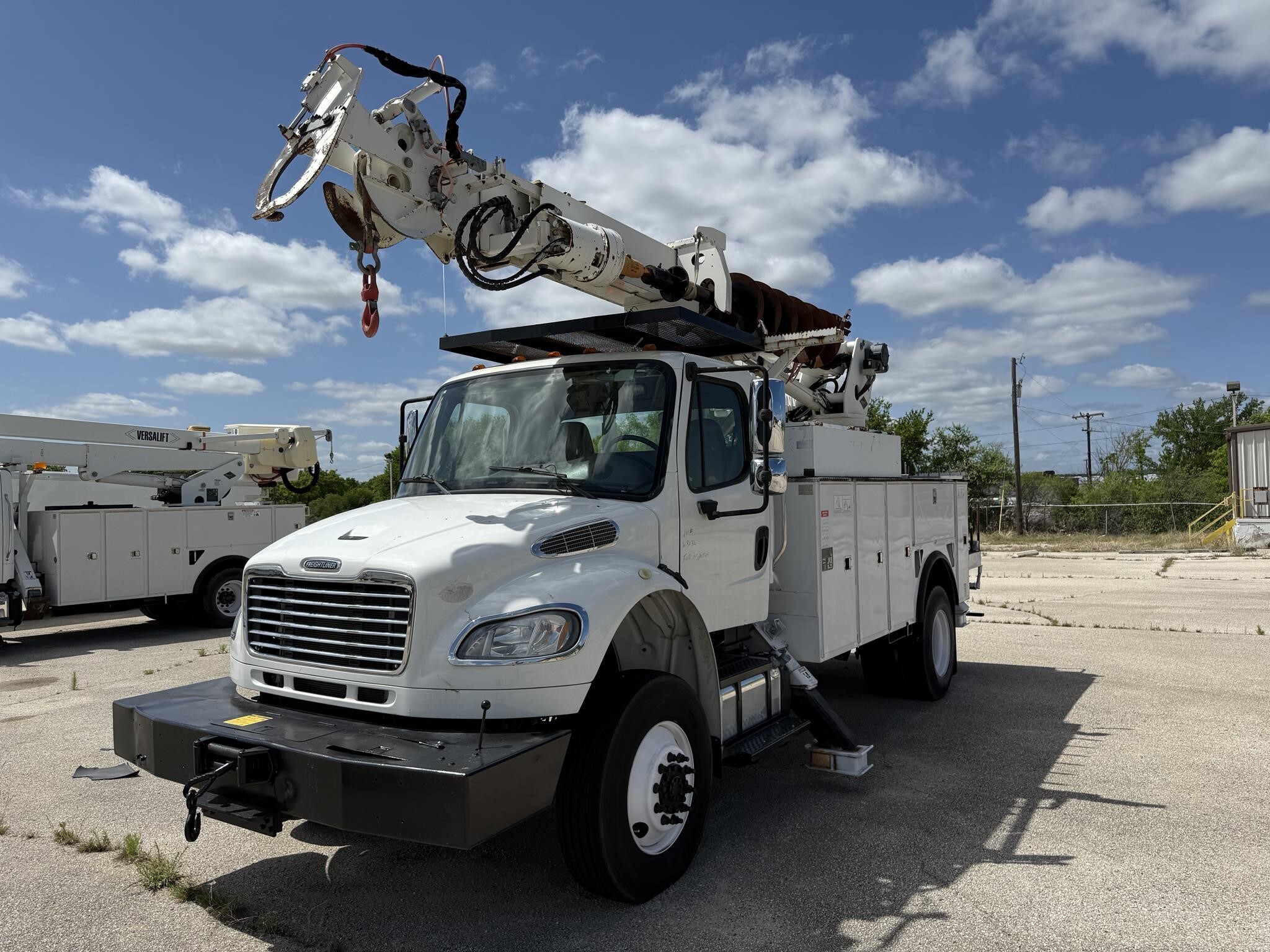 2014 FREIGHTLINER BUSINESS CLASS M2 106 in Mineral Wells, TX