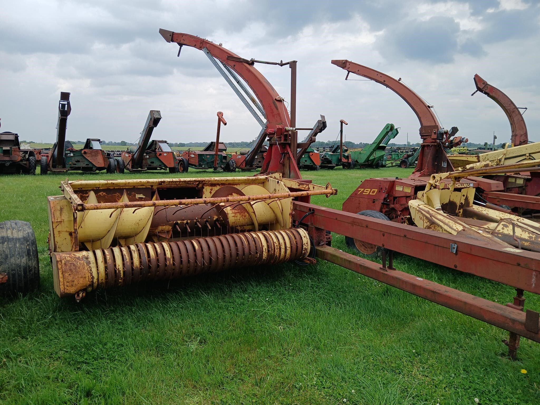 NEW HOLLAND 892 in Marlette, MI