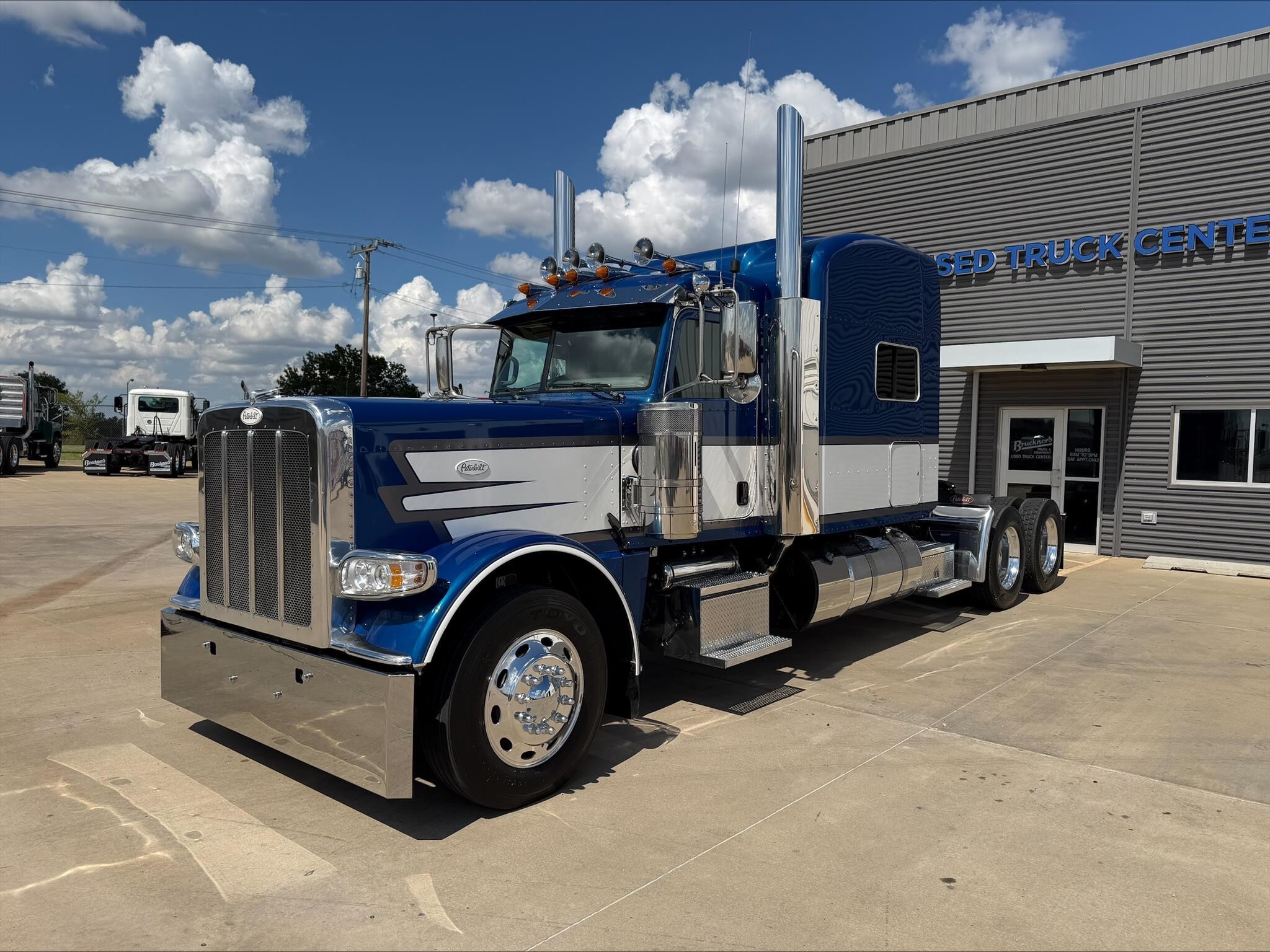 2022 PETERBILT 389 in Oklahoma City, OK