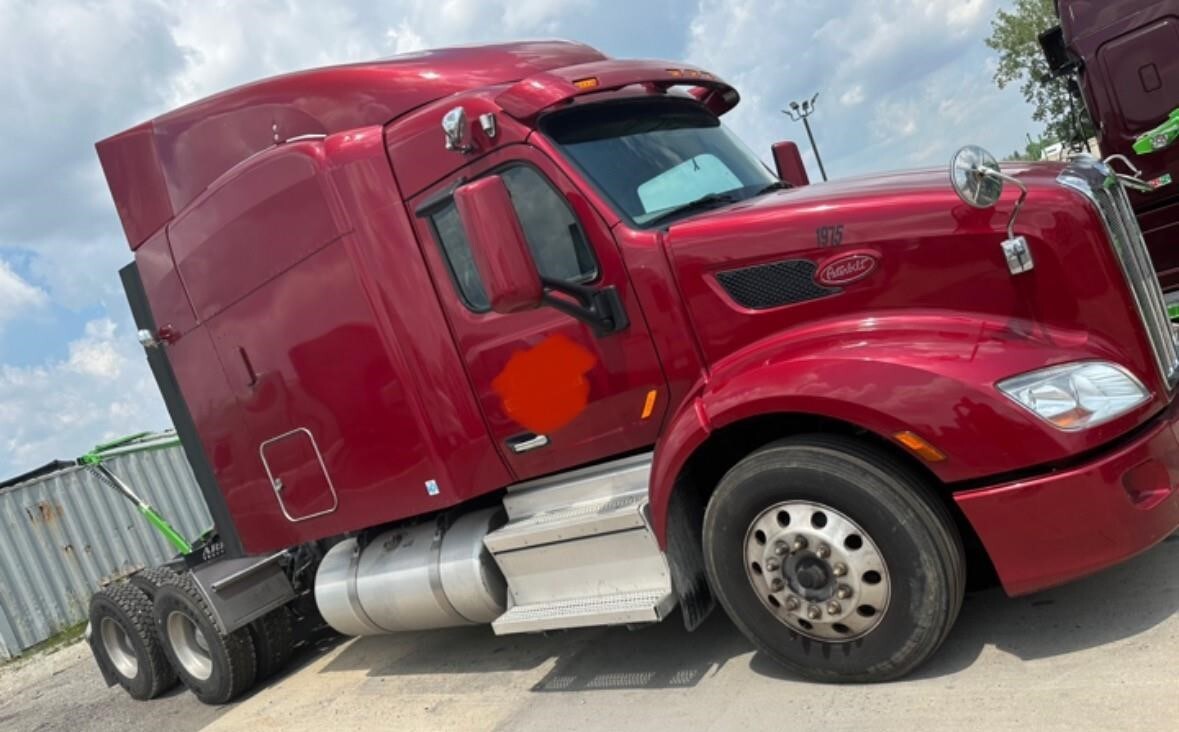 2021 PETERBILT 579 in Madison, WI