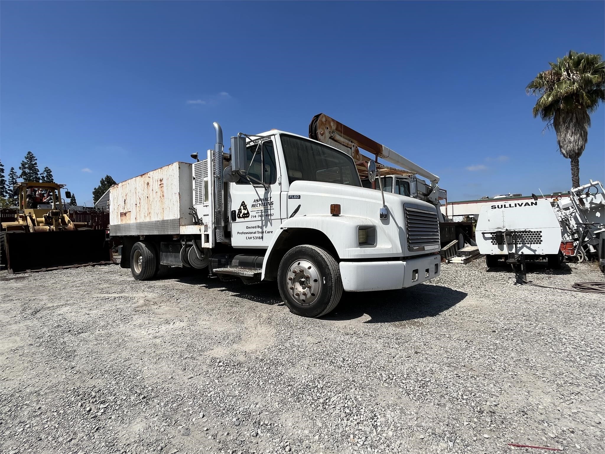 2000 FREIGHTLINER FL60 in Palos Verdes Peninsula, CA