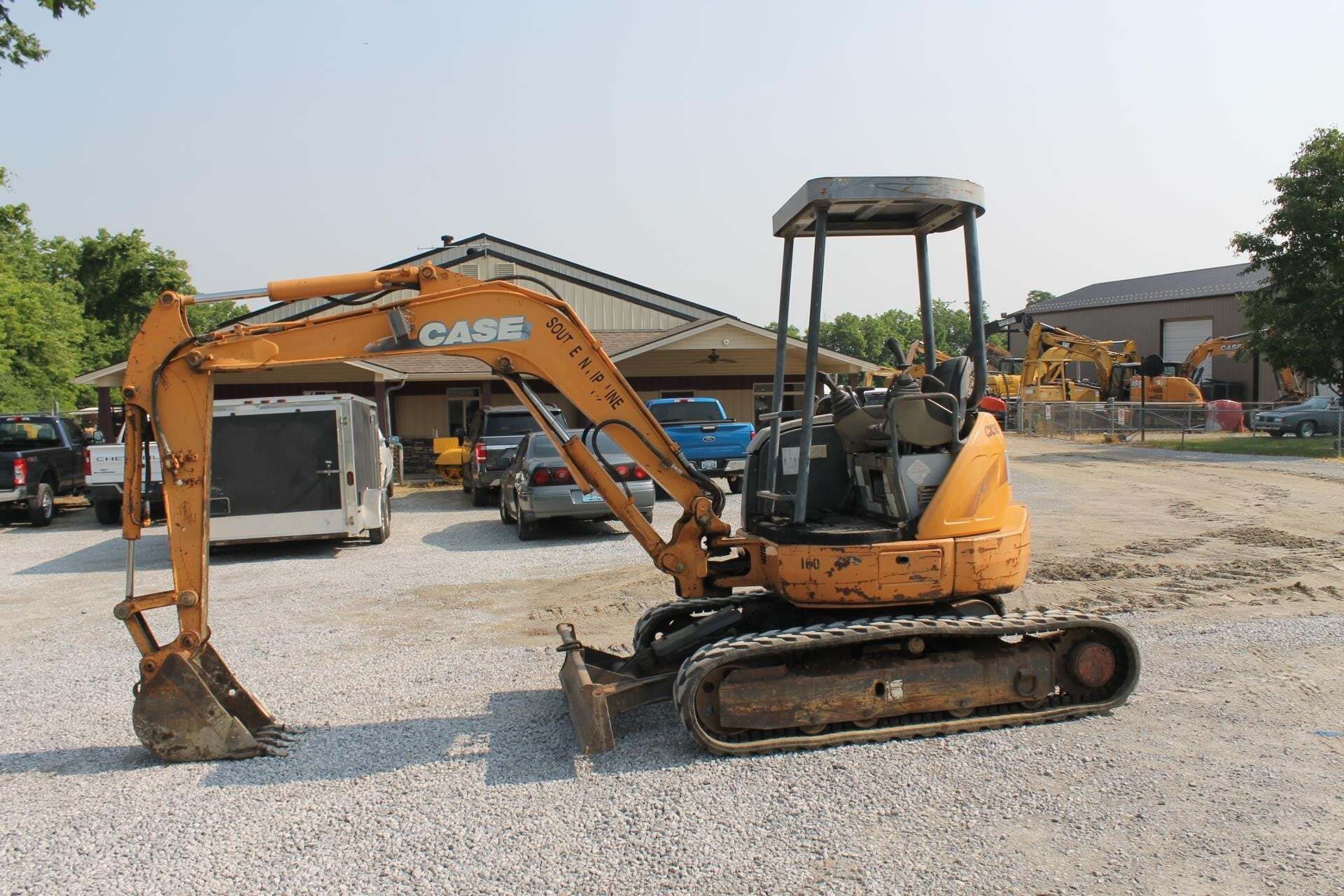 2005 CASE CX36 in Pleasureville, KY