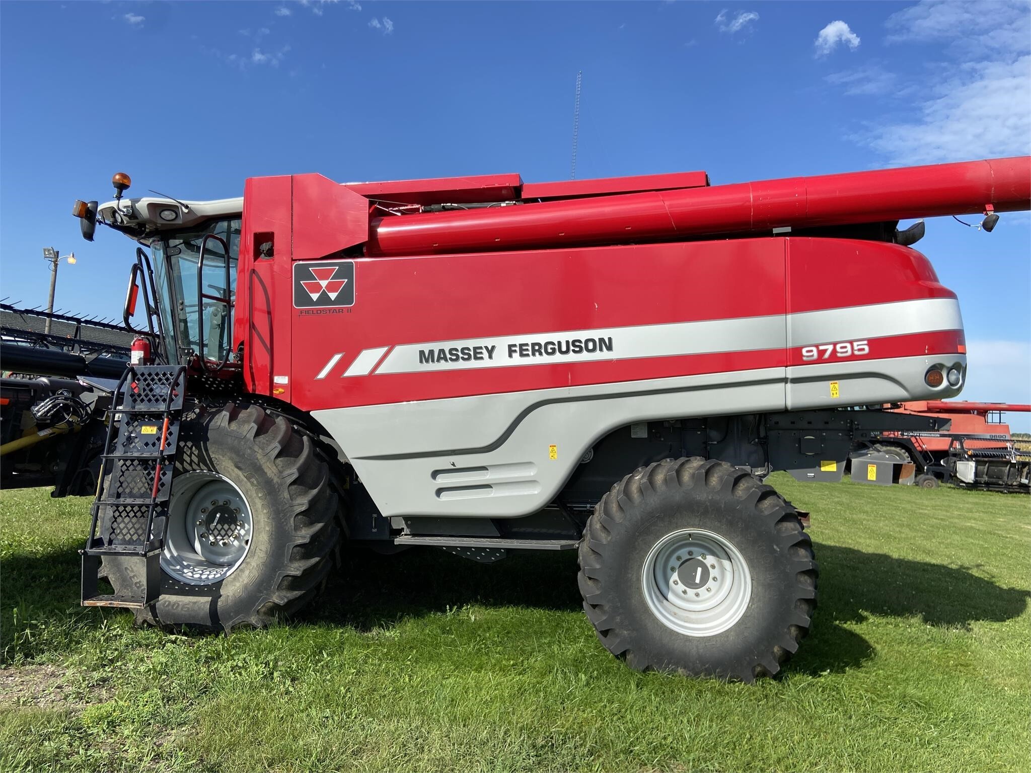 2011 MASSEY FERGUSON 9795 in Chrisman, IL