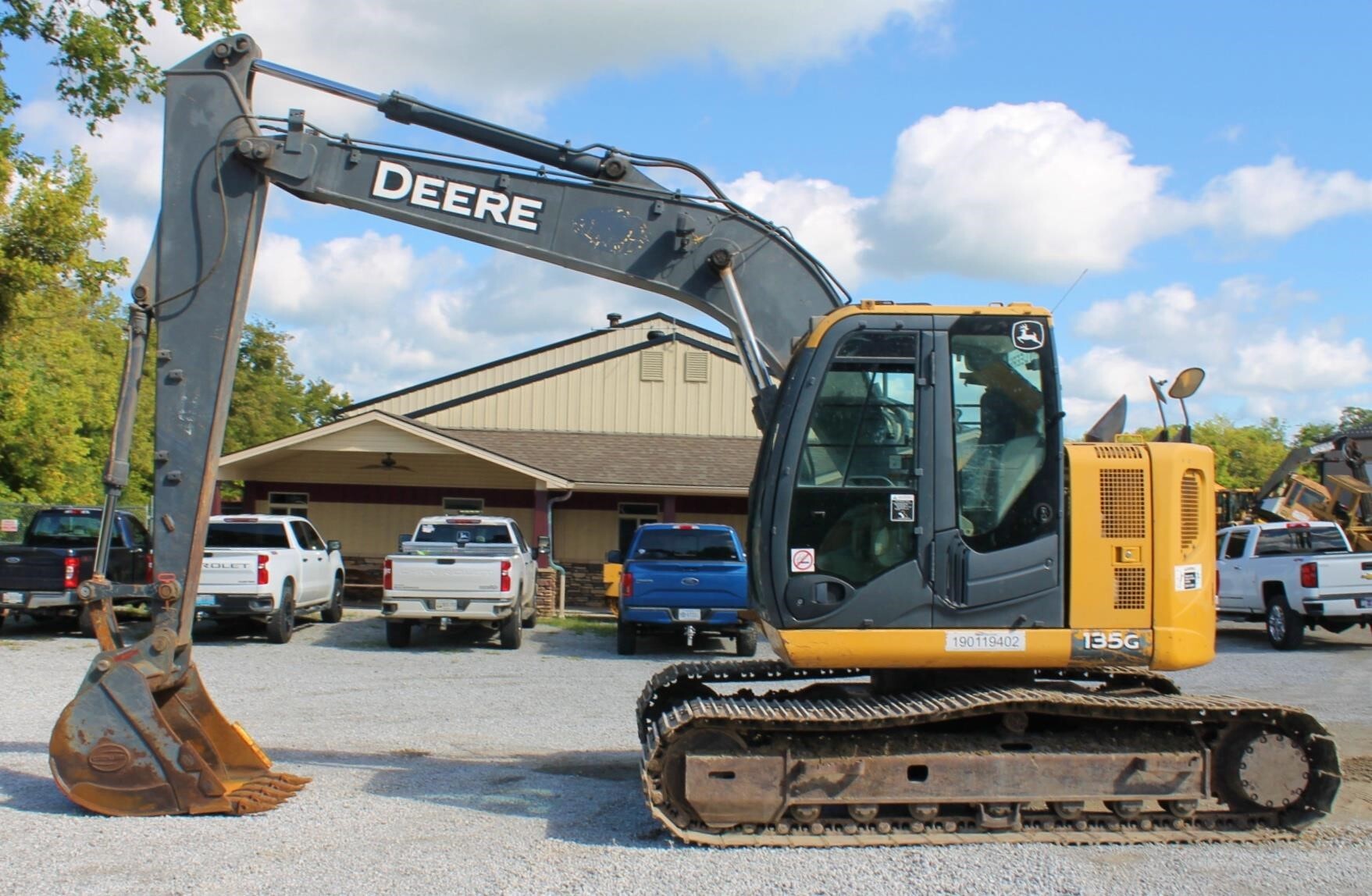 2016 DEERE 135G in Pleasureville, KY