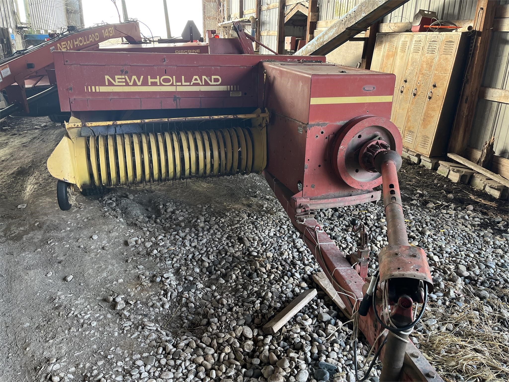 NEW HOLLAND 570 in Chrisman, IL