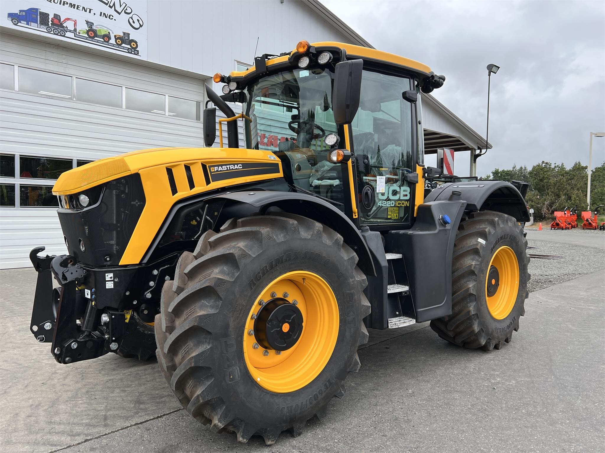 2023 JCB FASTRAC 4220 in Lynden, WA