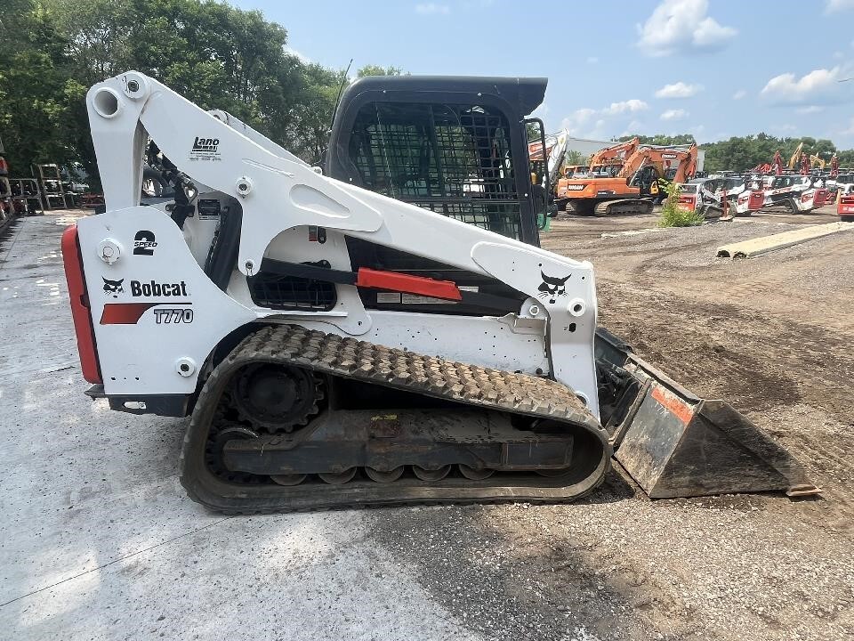 2021 BOBCAT T770 in Shakopee, MN