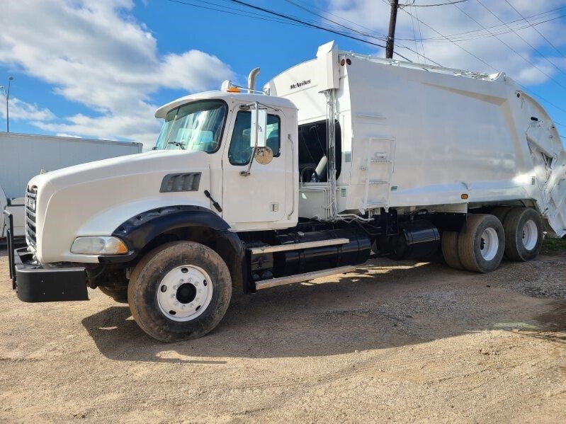 2010 MACK GRANITE GU813 in Dallas, TX