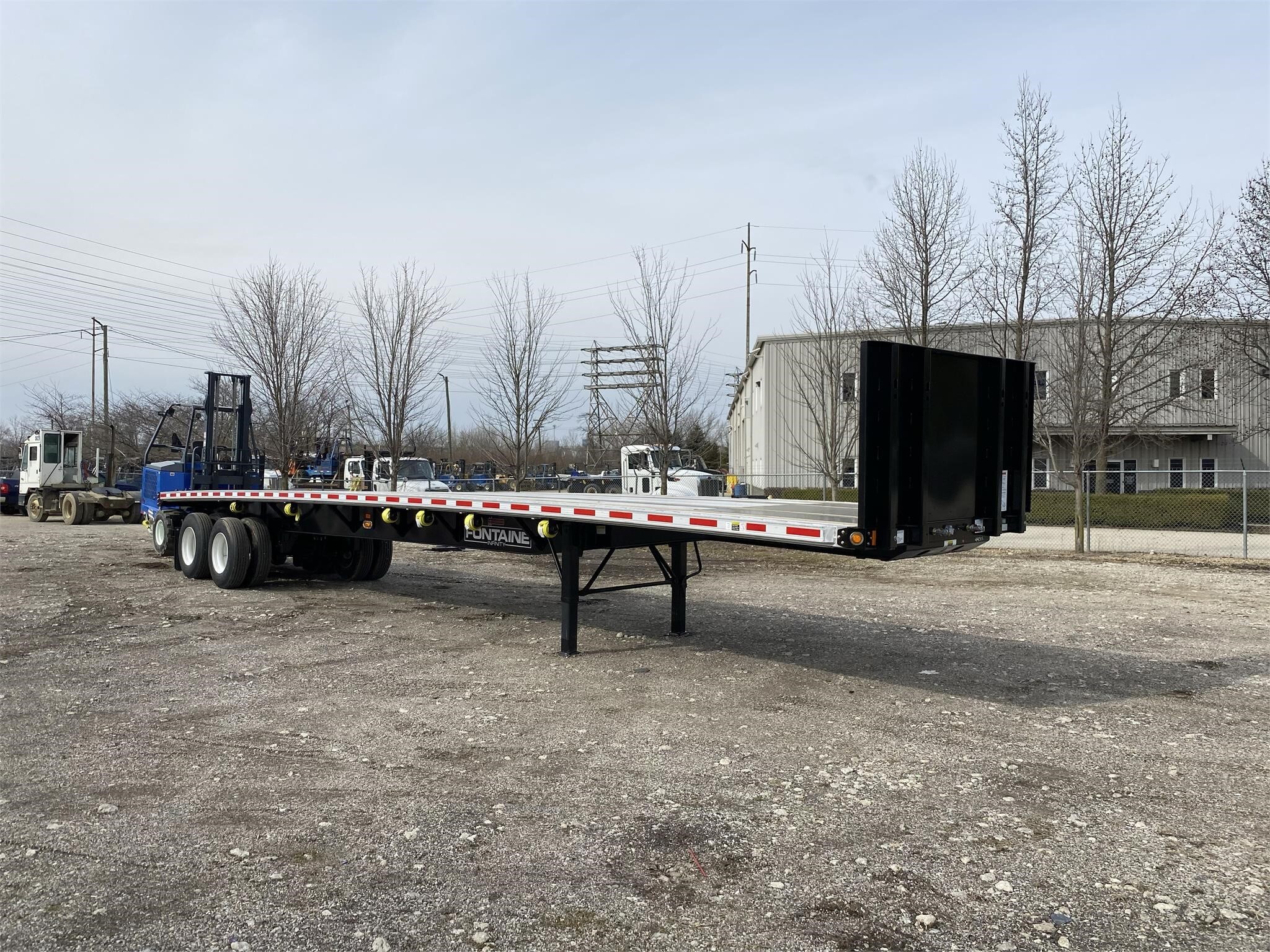 2027 FONTAINE INFINITY 45' X 102" WITH MOFFETT/PRINCETON FORKLIF in Columbus, OH
