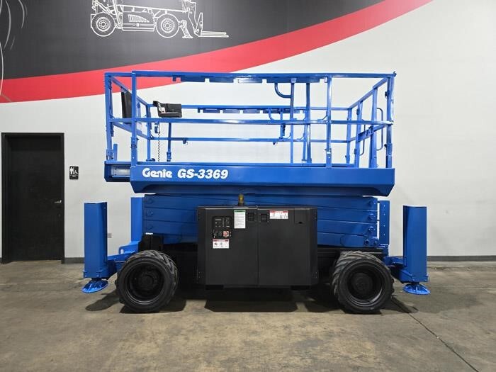2014 GENIE GS3369RT in Cary, IL