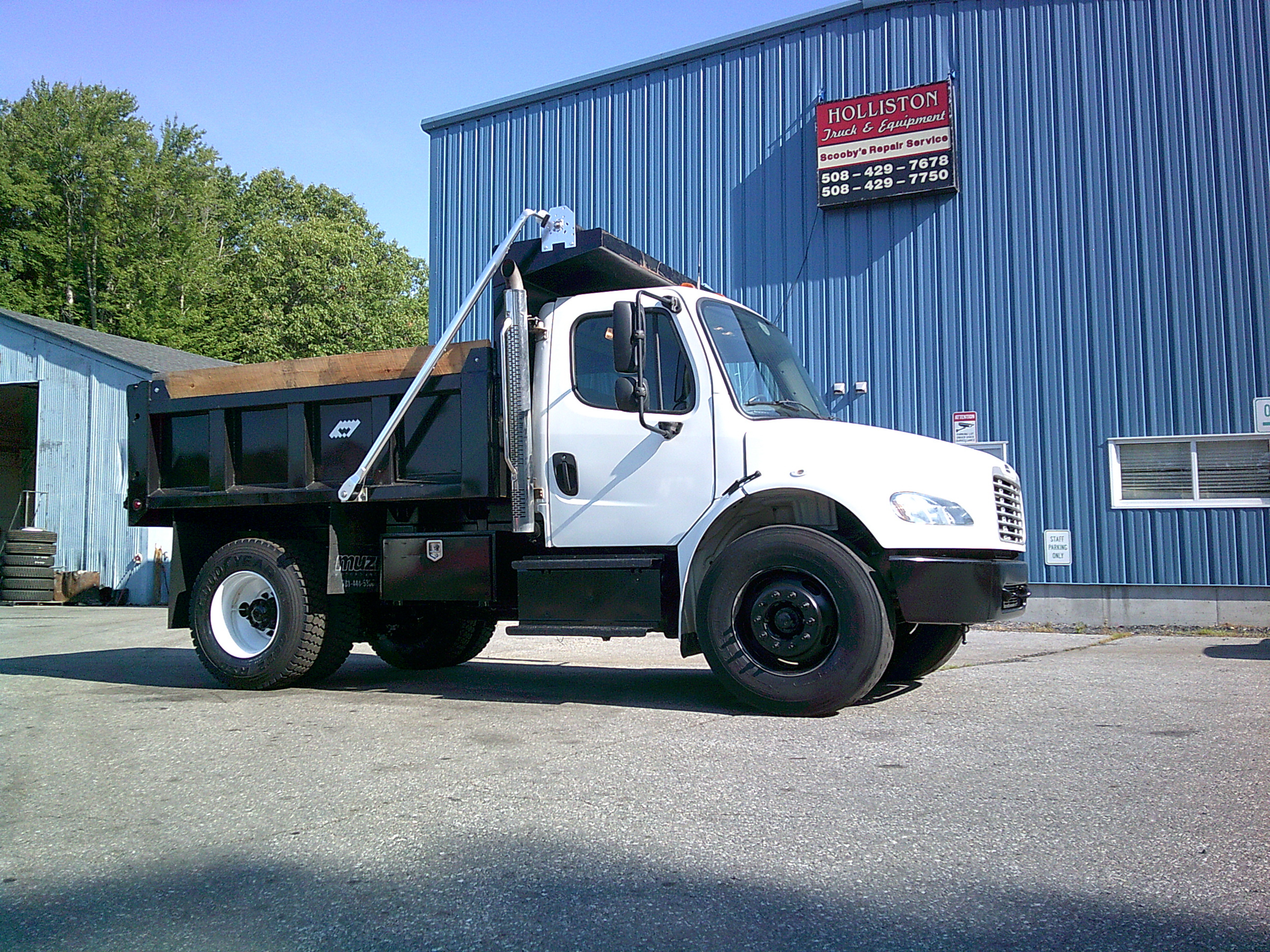 2014 FREIGHTLINER BUSINESS CLASS M2 106 in Holliston, MA