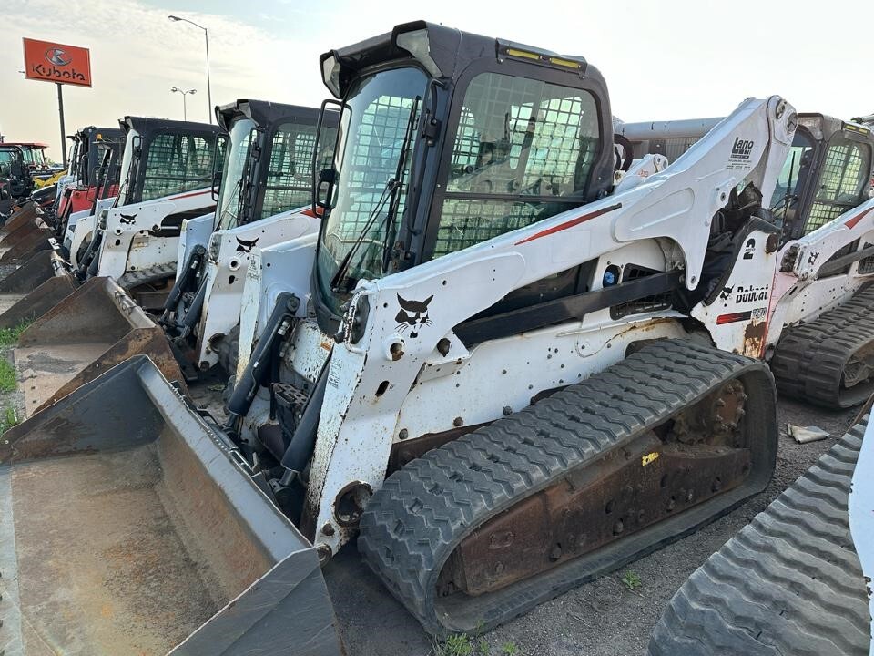 2016 BOBCAT T870 in Shakopee, MN