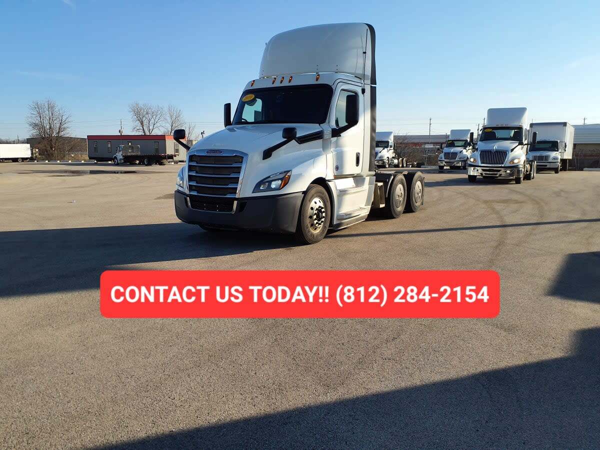 2019 FREIGHTLINER CASCADIA 126 in Clarksville, IN