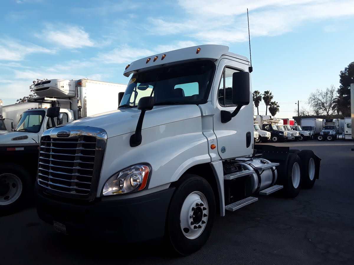 2019 FREIGHTLINER CASCADIA 125 in Fontana, CA