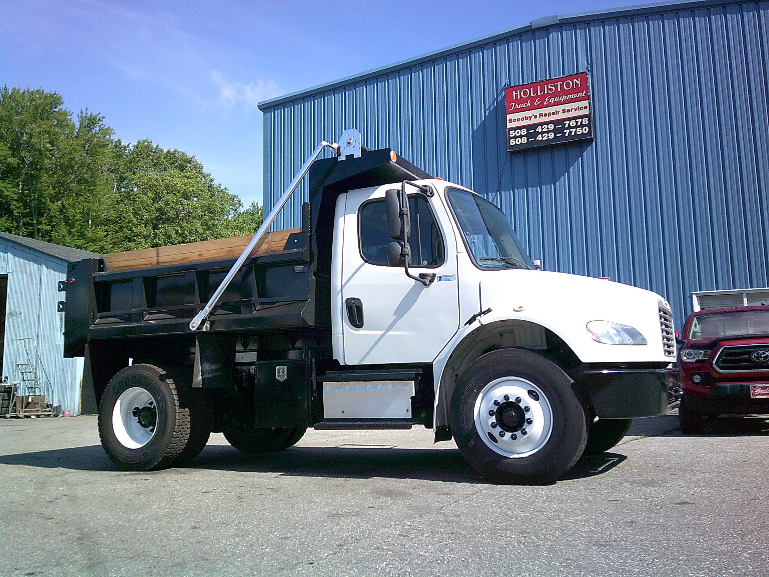 2016 FREIGHTLINER BUSINESS CLASS M2 106 in Holliston, MA