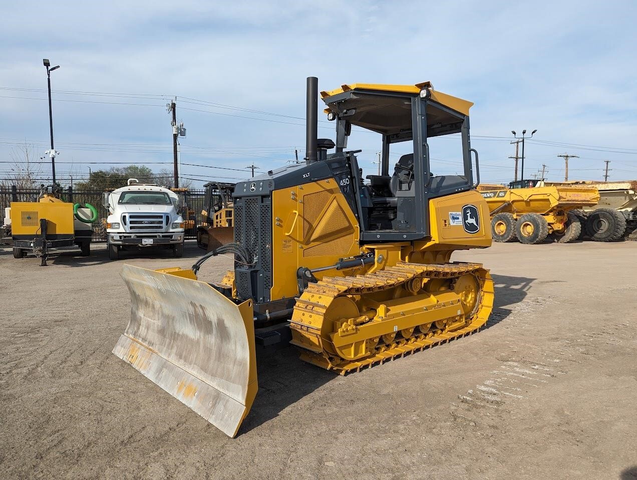 2023 DEERE 450 P-TIER XLT in San Antonio, TX