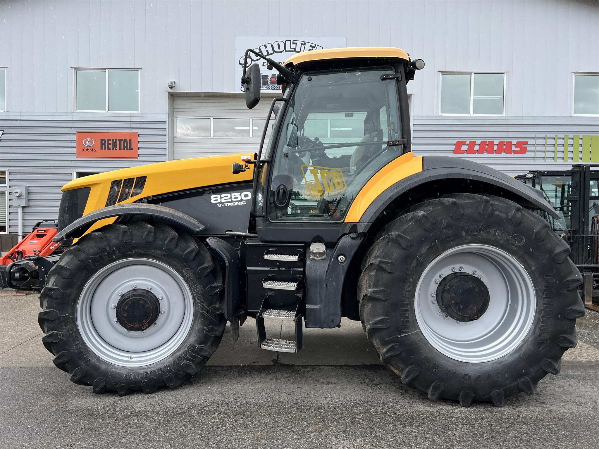 2011 JCB FASTRAC 8250 in Lynden, WA