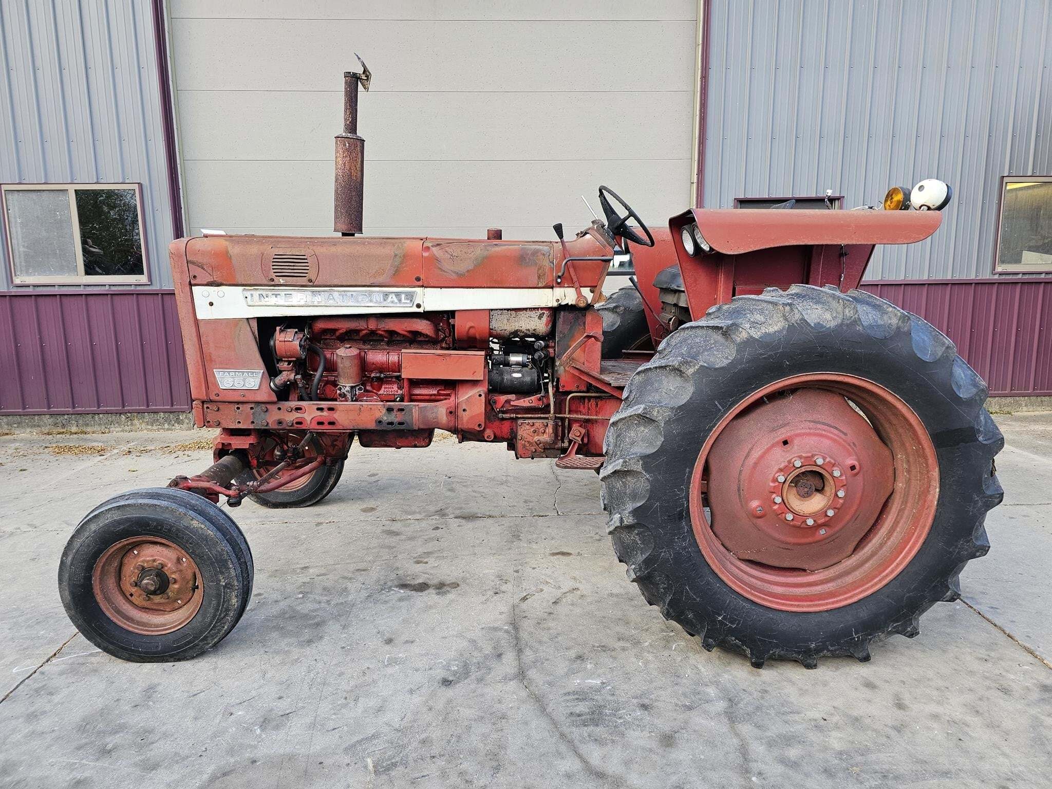 1968 INTERNATIONAL 656 in Caledonia, MN