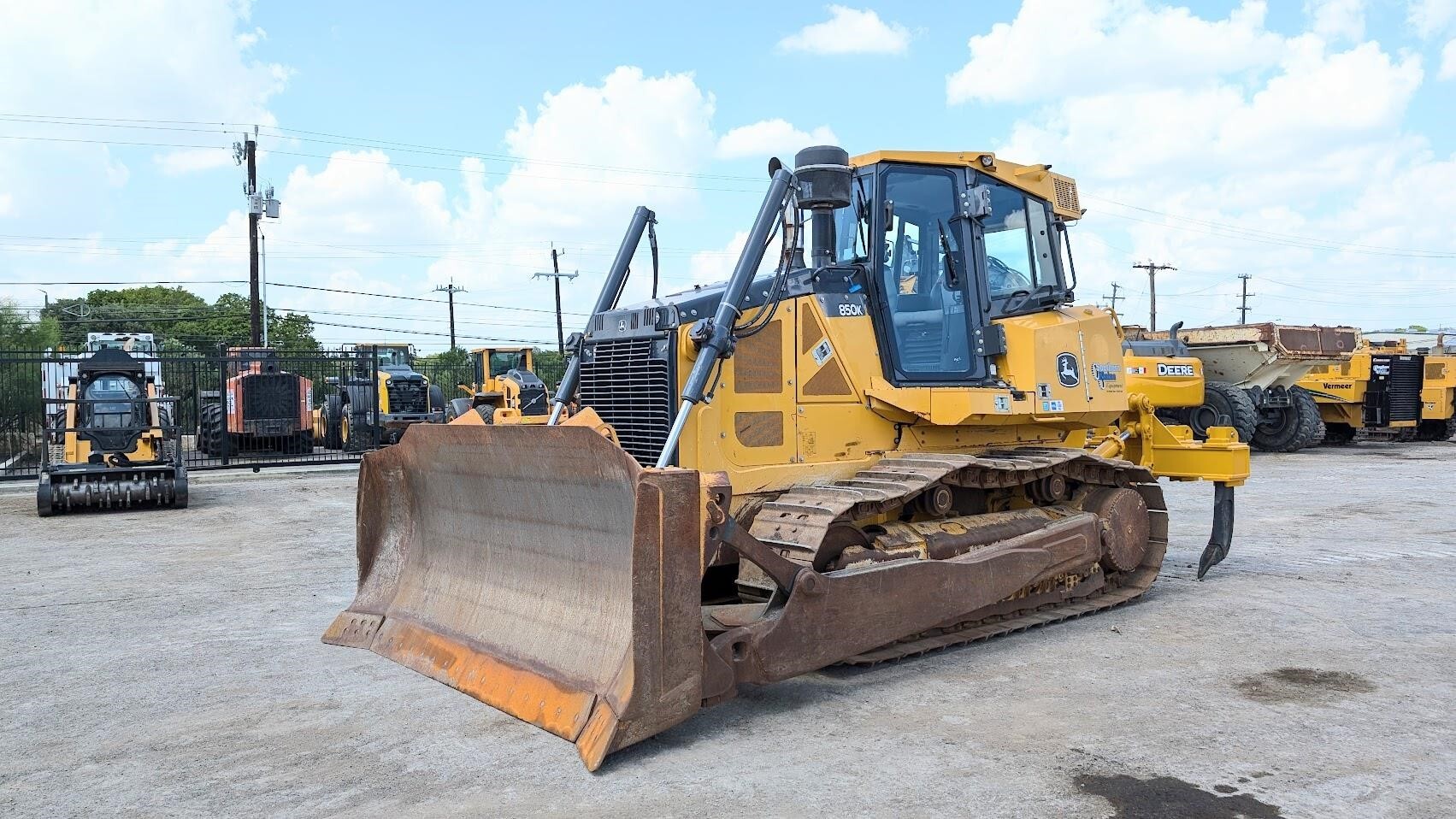 2019 DEERE 850K in San Antonio, TX