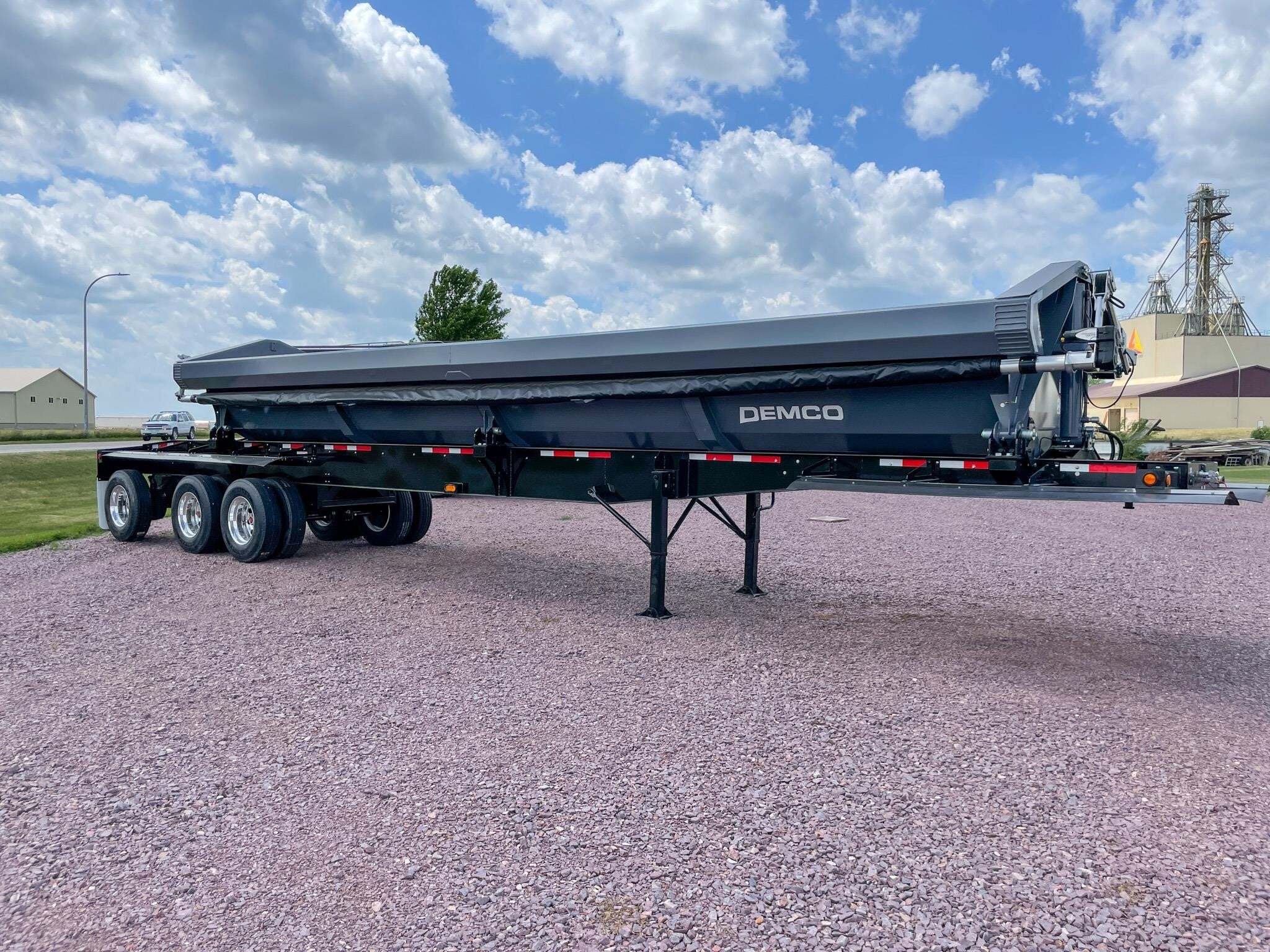 2027 DEMCO CR423-AR-3424 in Henderson, IA