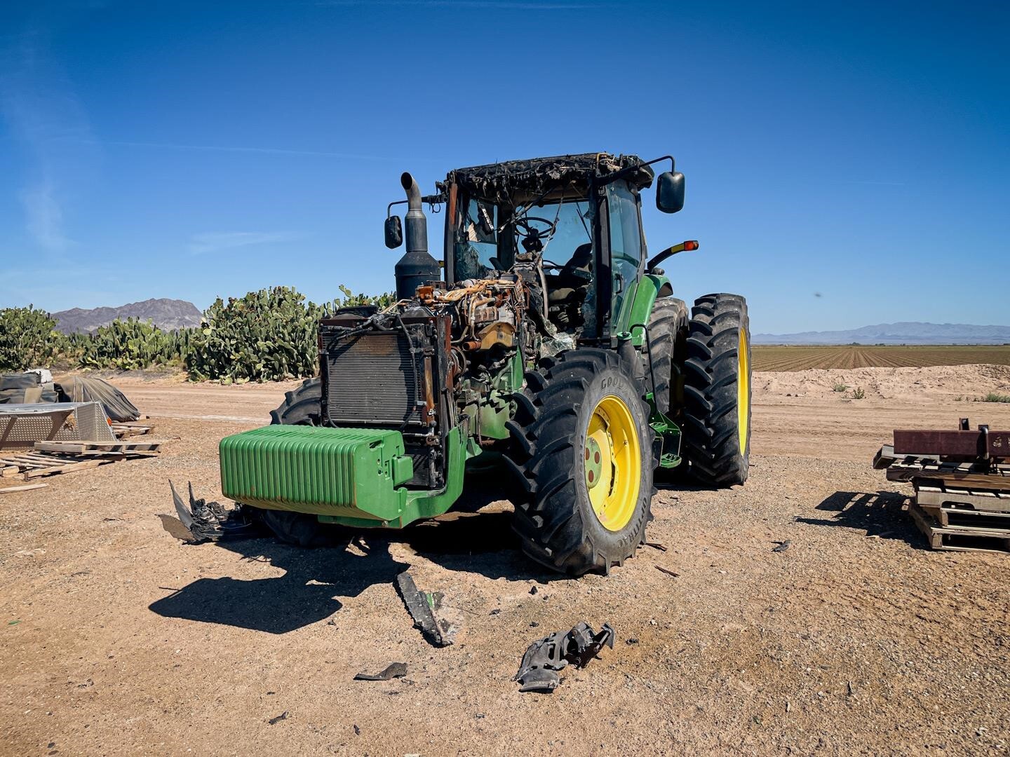 2015 JOHN DEERE 8295R in Fontana, CA