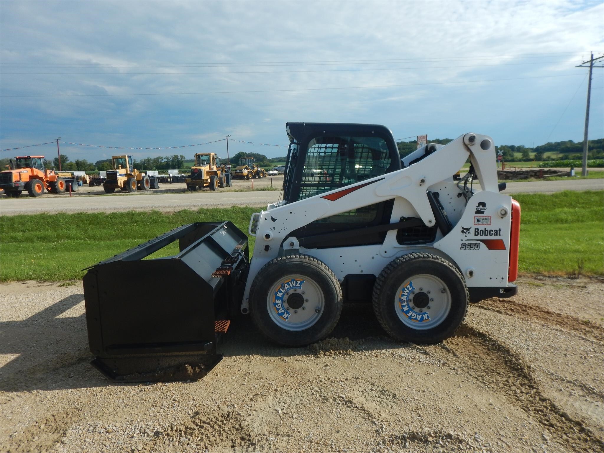 2019 BOBCAT S650 in Dover, MN