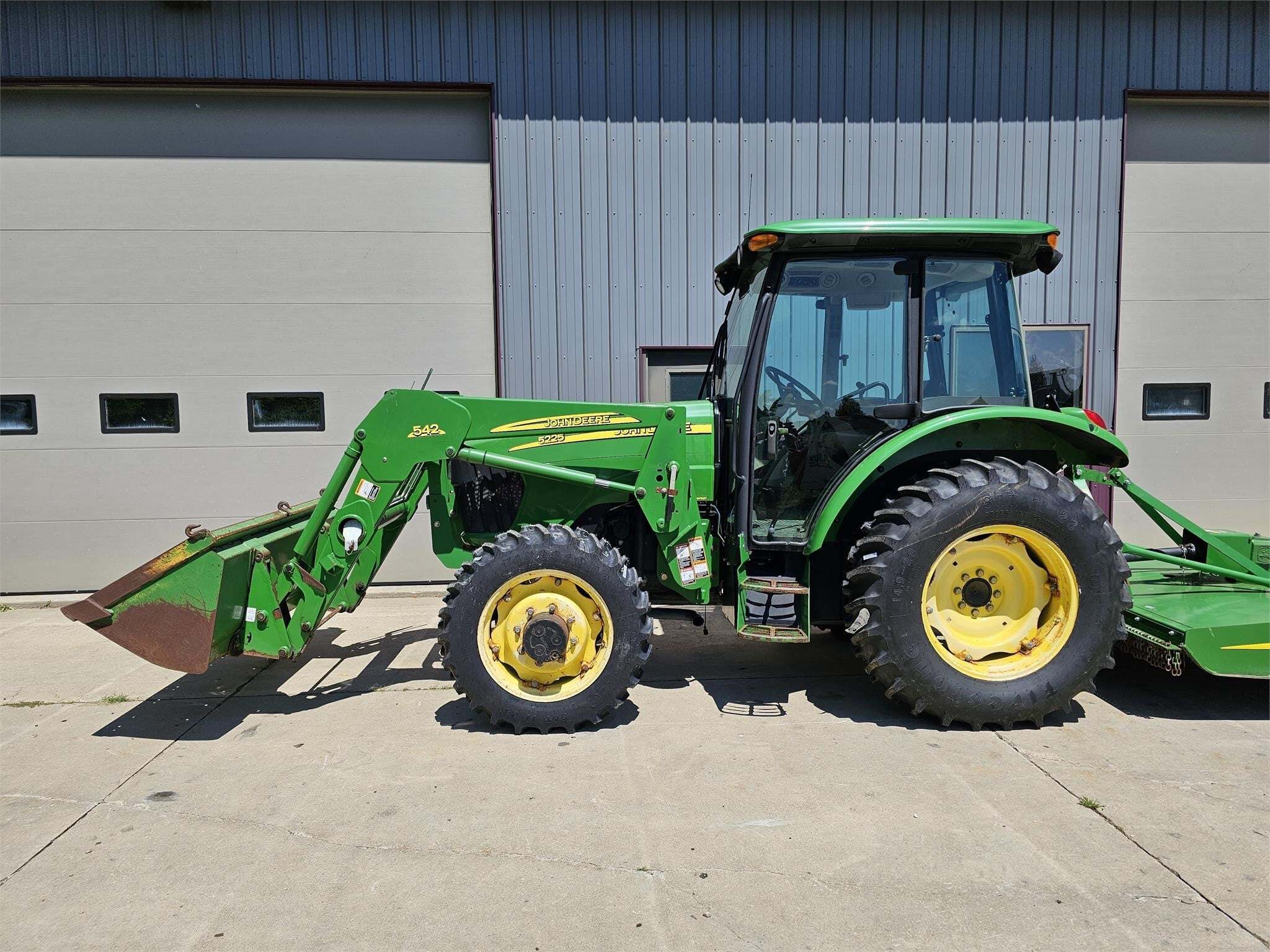 2007 JOHN DEERE 5225 in Caledonia, MN