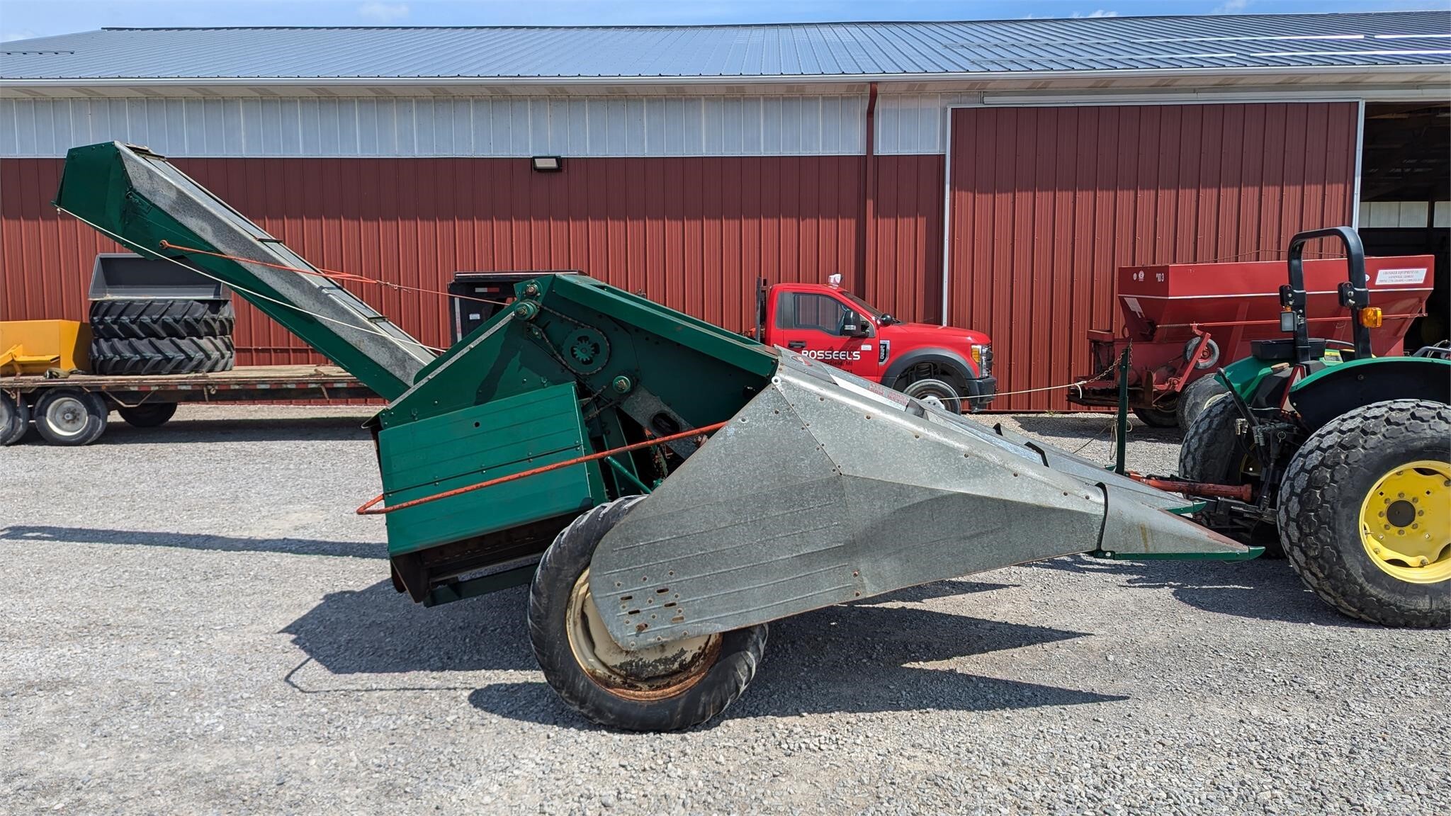 NEW IDEA 324 in Lenox, MI