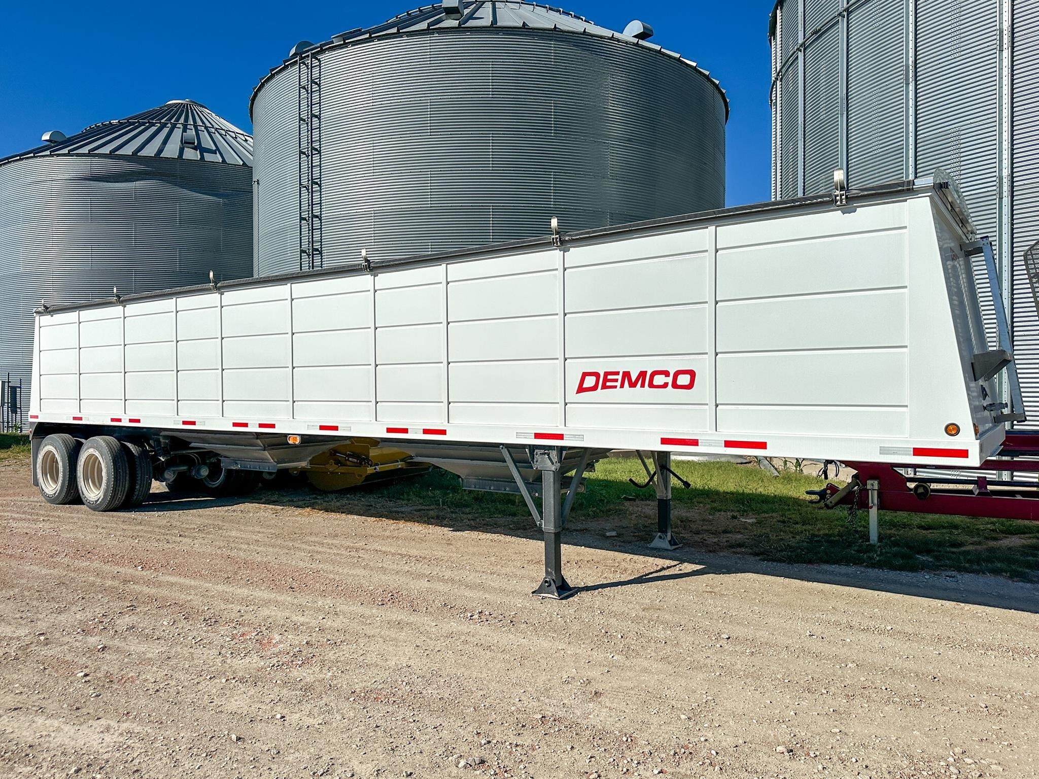 2027 DEMCO 4022 in Henderson, IA