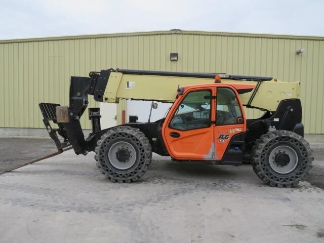 2017 JLG 1055 in Archbold, OH