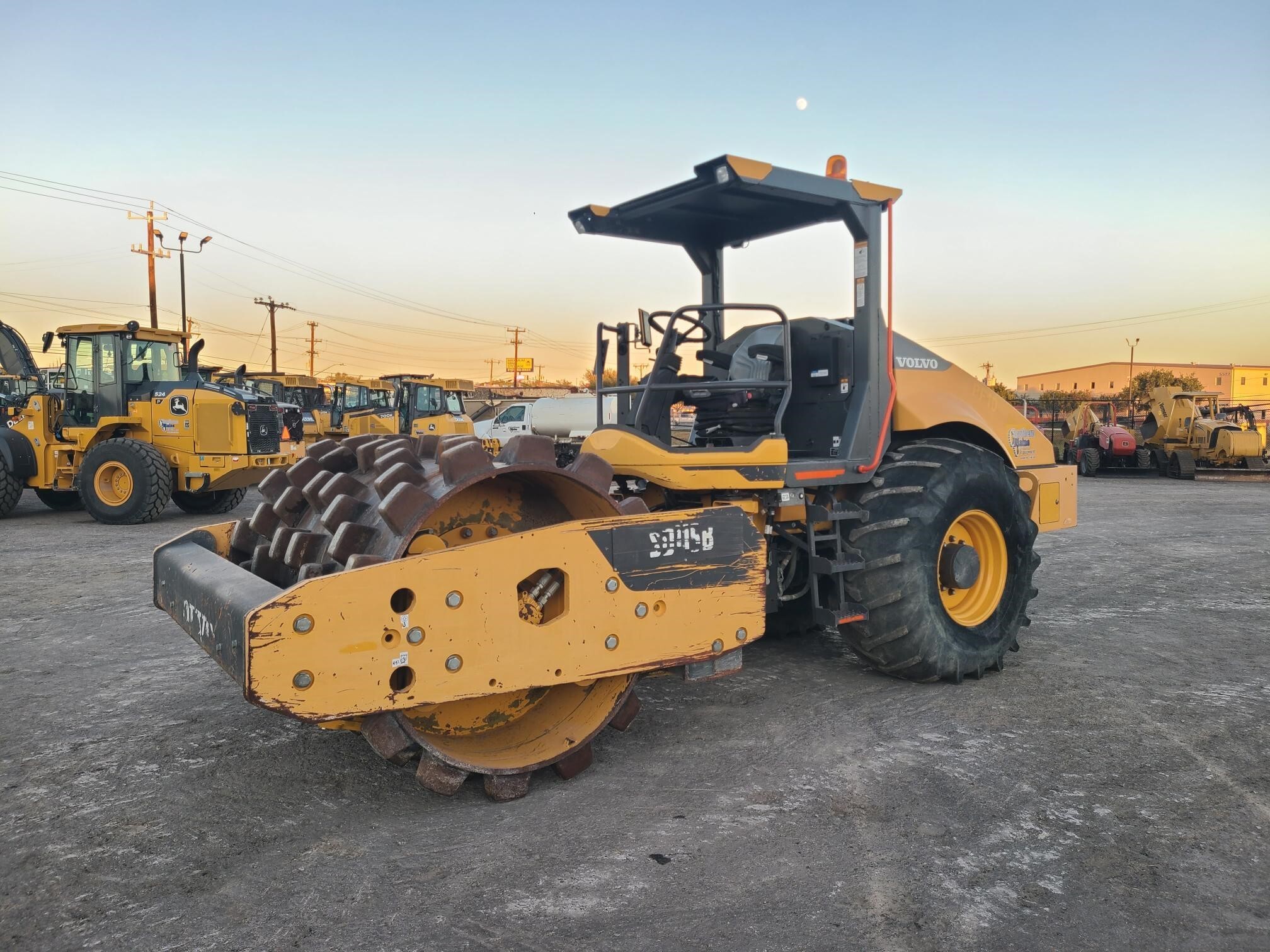 2020 VOLVO SD115B in San Antonio, TX