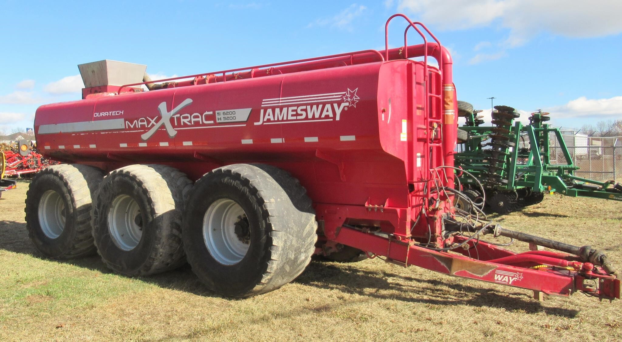 2019 JAMESWAY MAXX TRAC 6200 in Hagerstown, MD