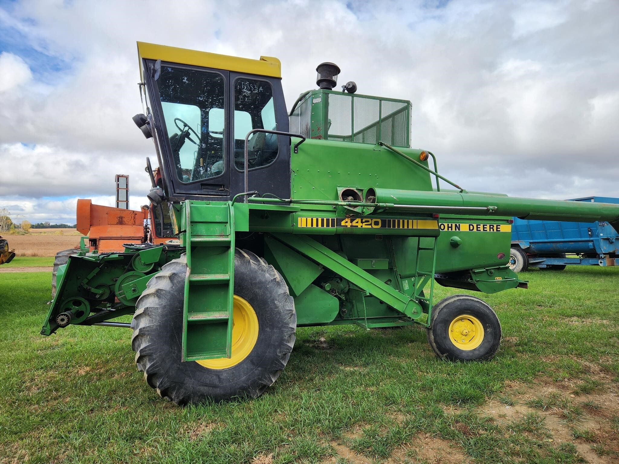 1984 JOHN DEERE 4420 in Marlette, MI