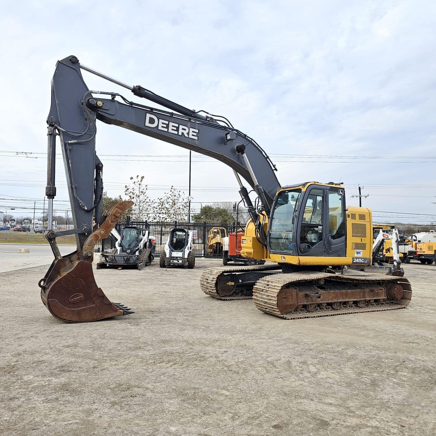2020 DEERE 245G LC in San Antonio, TX