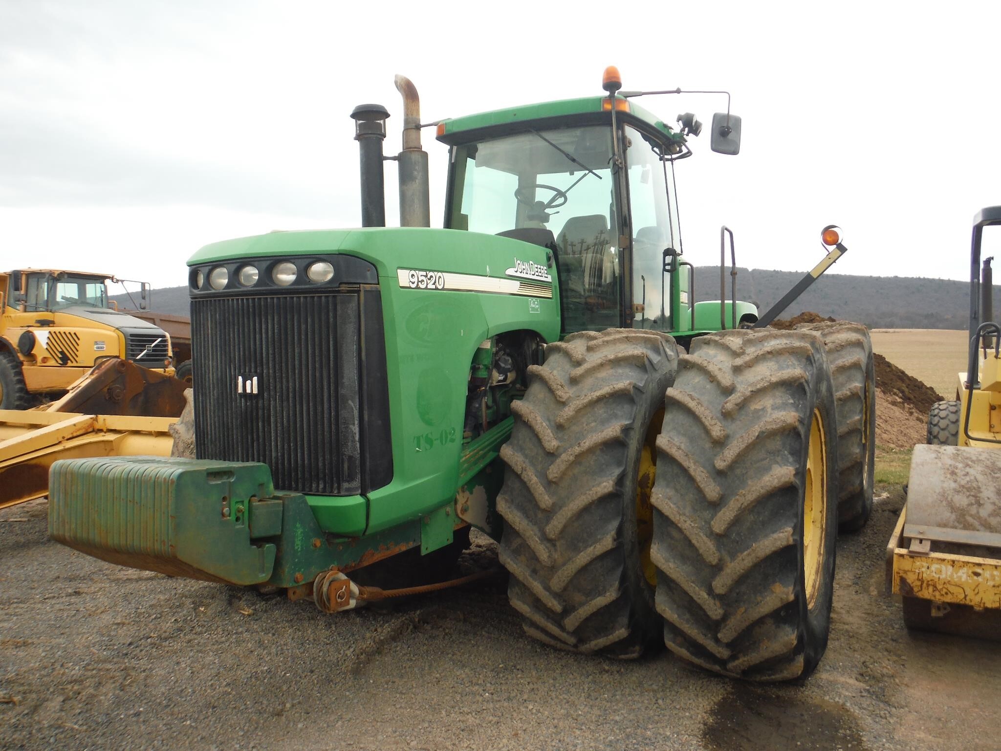 2005 JOHN DEERE 9520 in Milton, PA