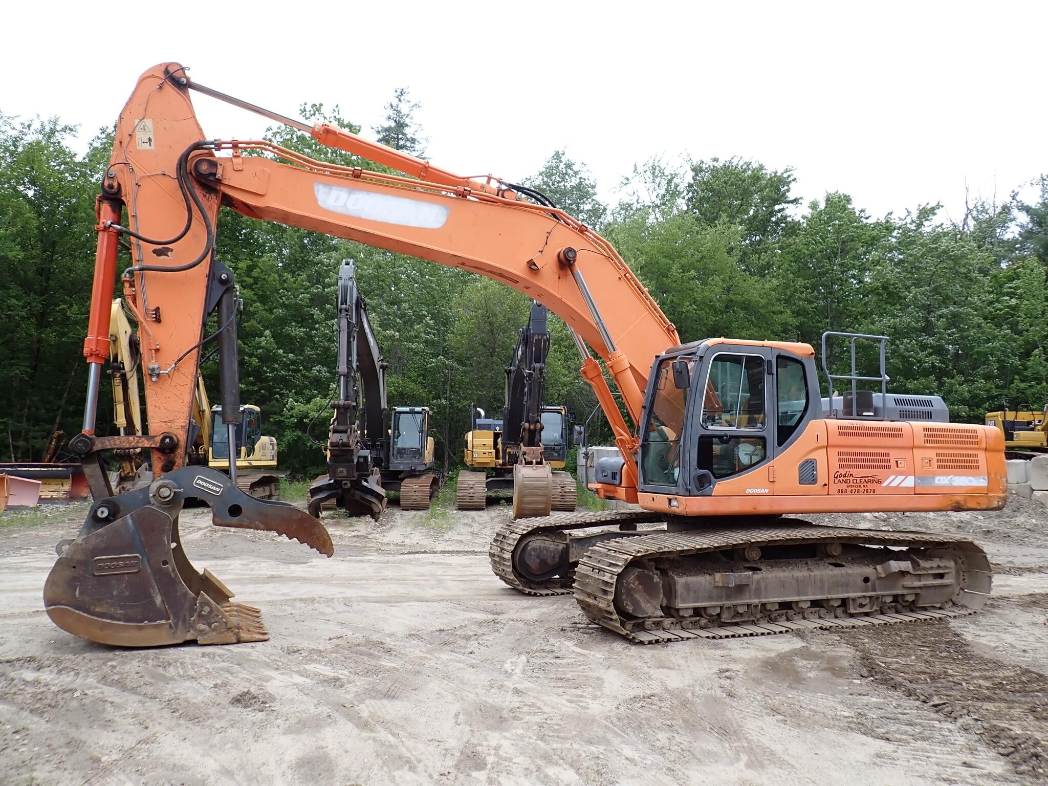 2013 DOOSAN DX350 LC-3 in Phillipston, MA