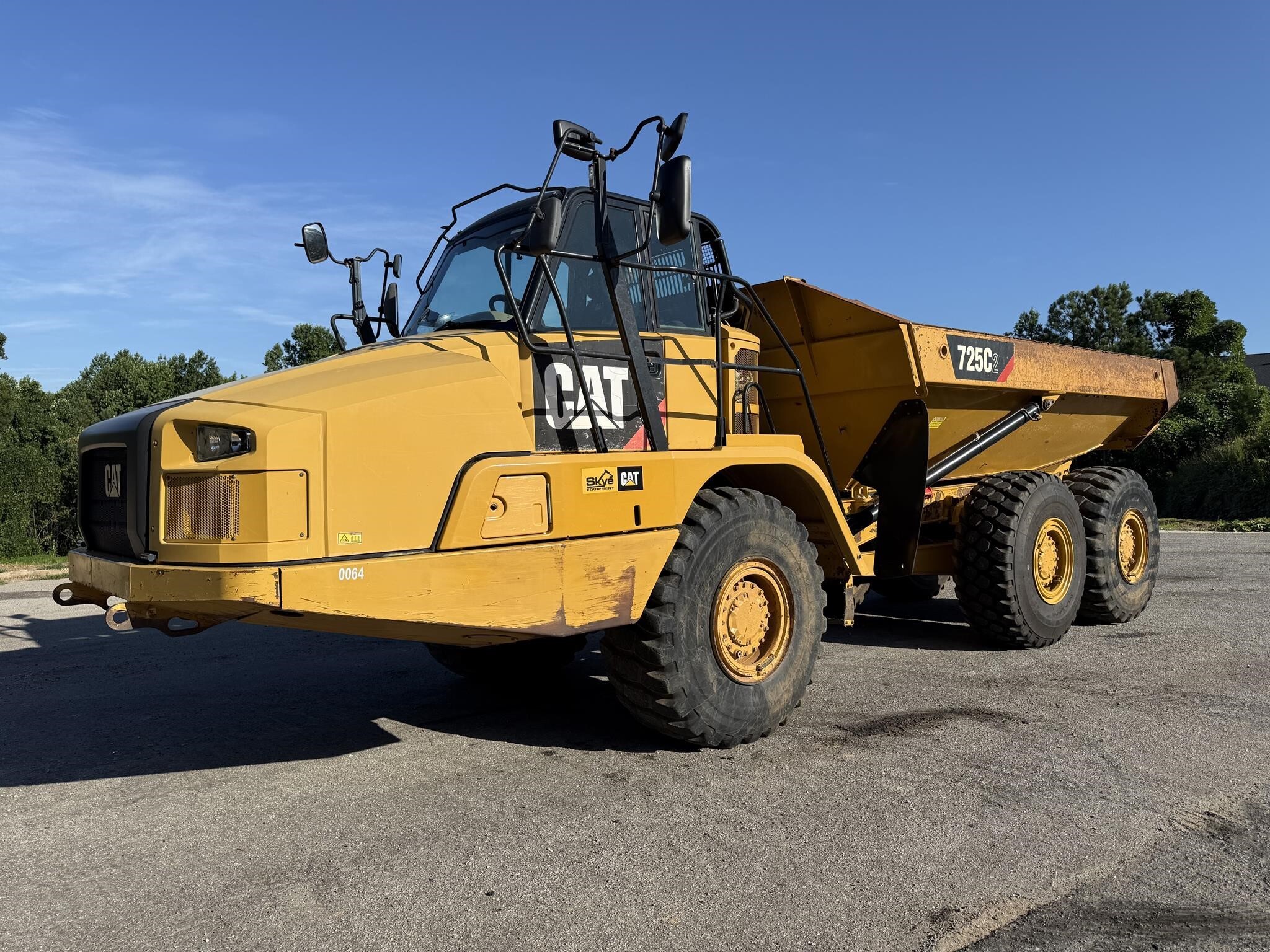 2016 CATERPILLAR 725C2 in Asheboro, NC