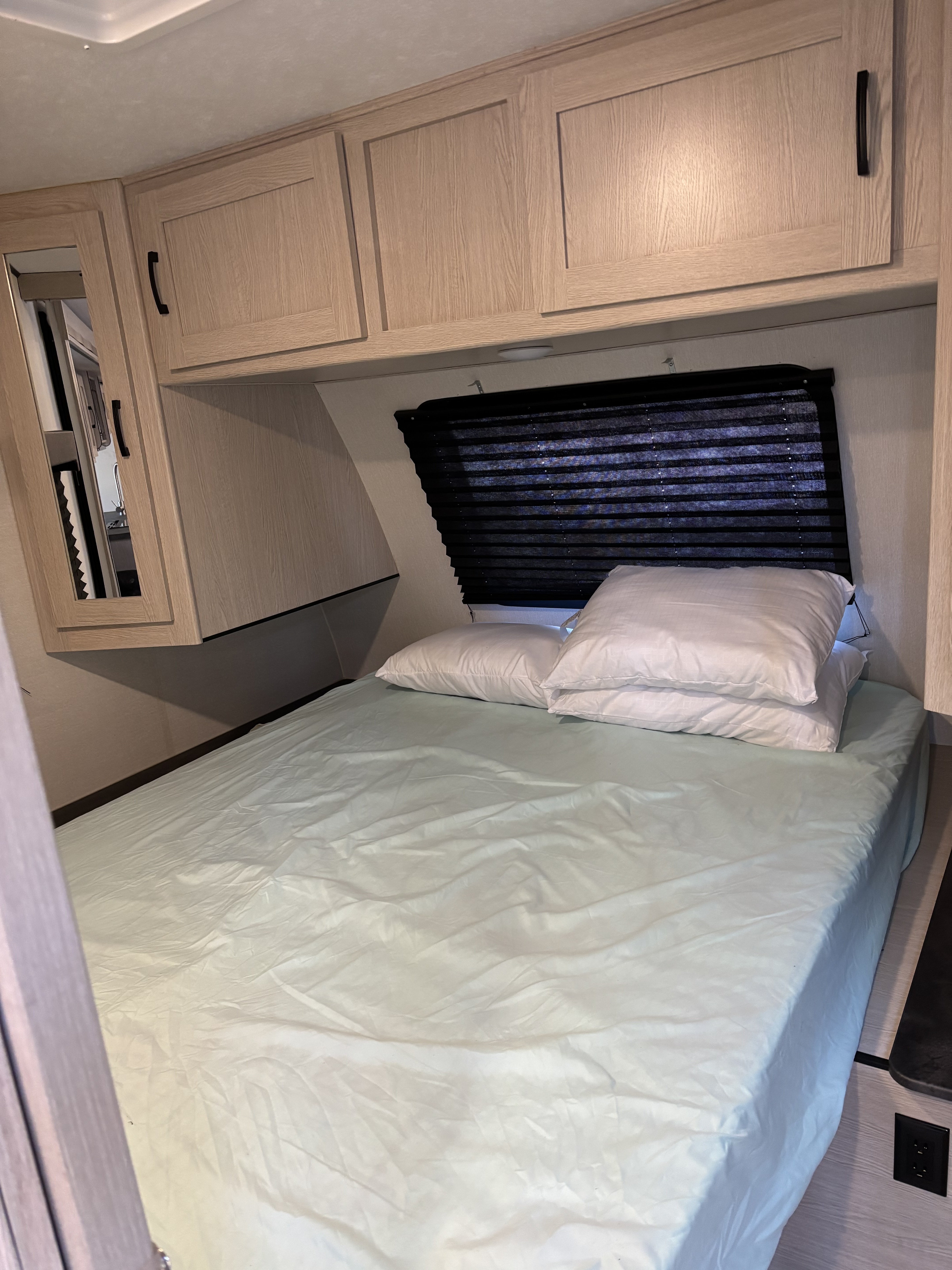 2021 Coachmen APEX ULTRA-LITE 300BHS in westbrook CT