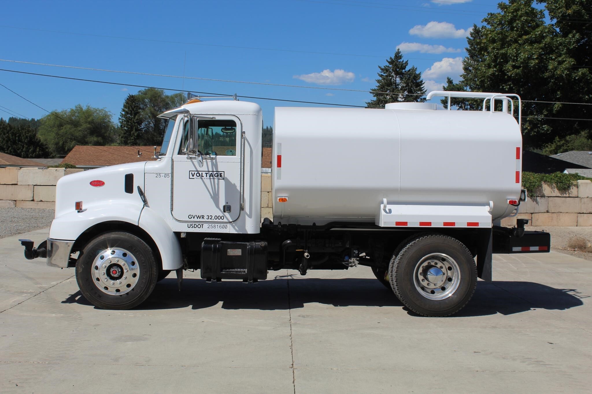 2004 PETERBILT 330 in Spokane, WA