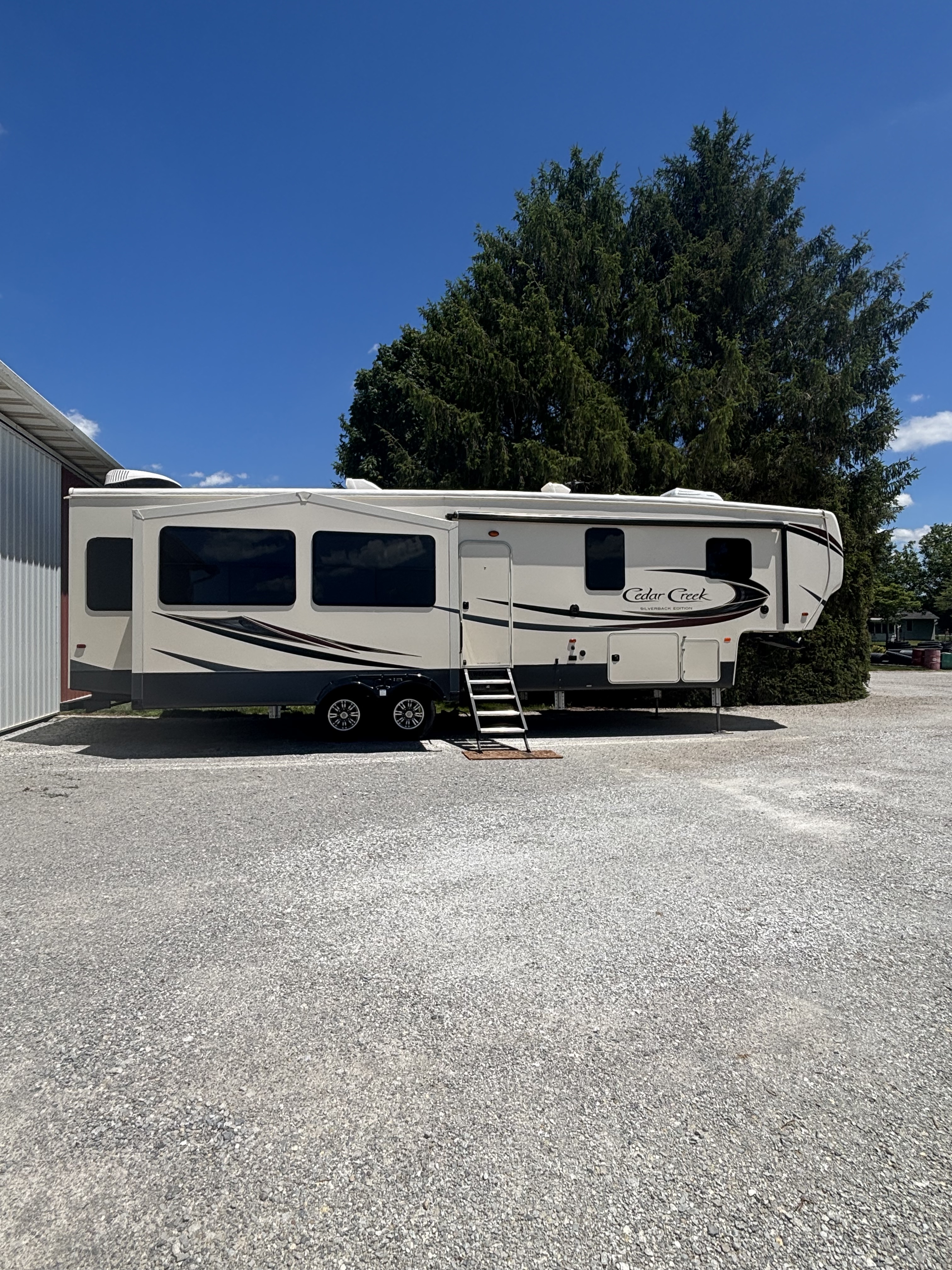 2019 Forest River CEDAR CREEK SILVERBACK 35IK in lafayette IN