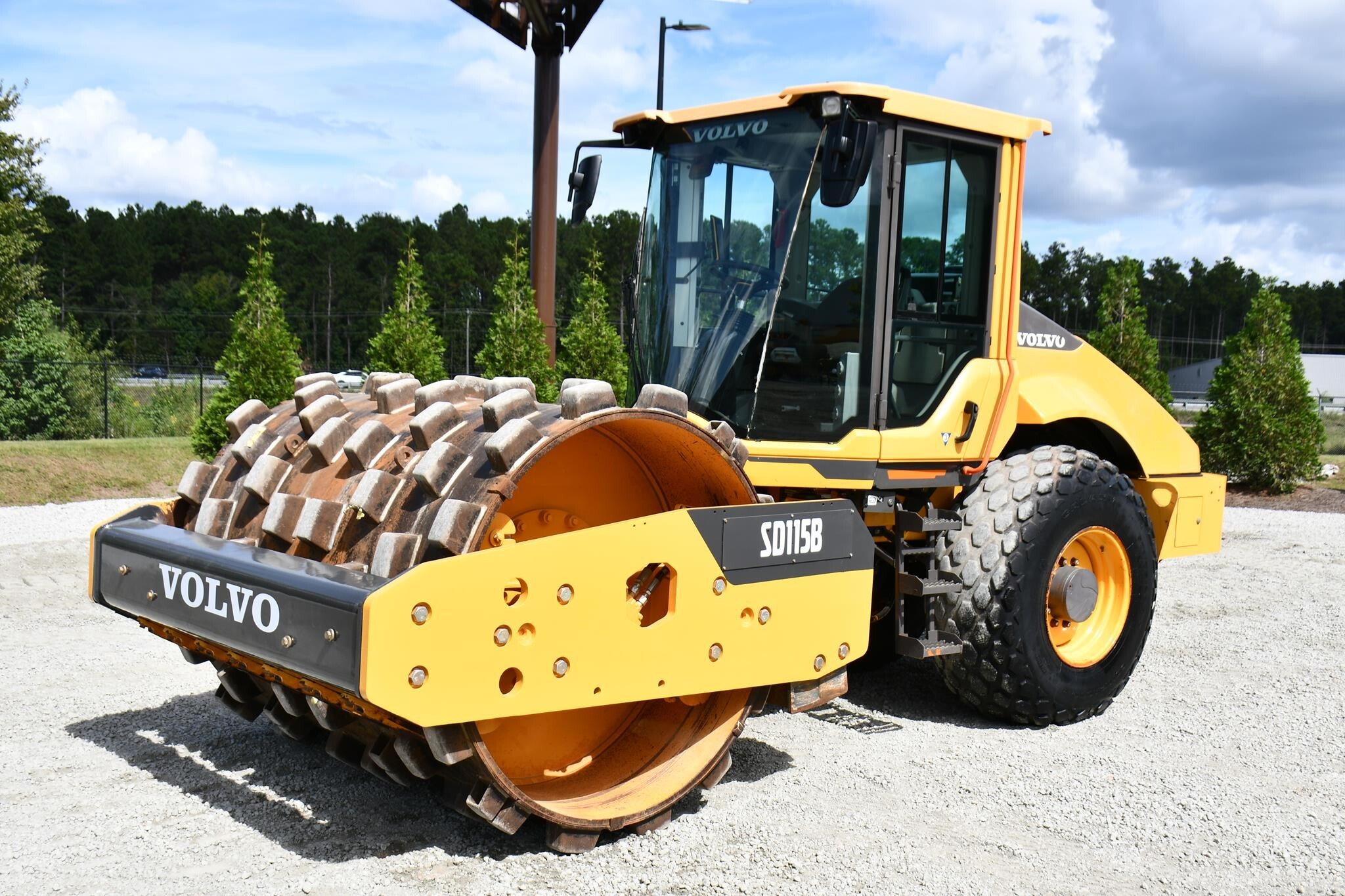 2019 VOLVO SD115B in Summerville, SC