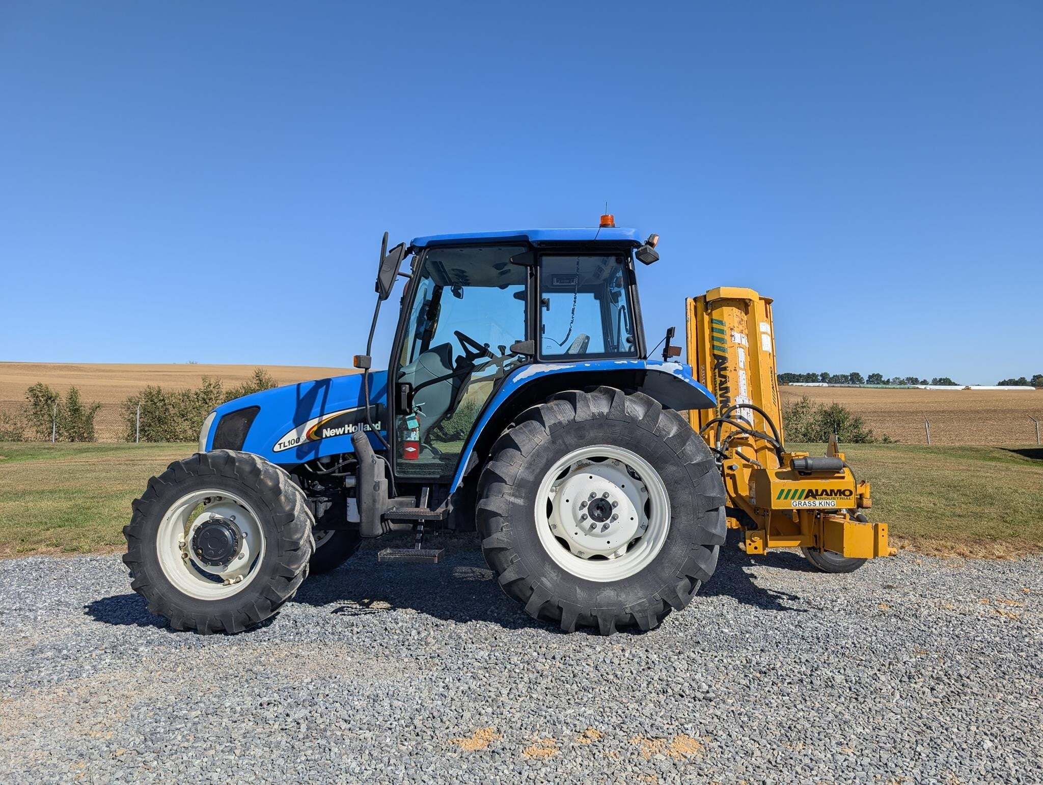 2007 NEW HOLLAND TL100A in Womelsdorf, PA