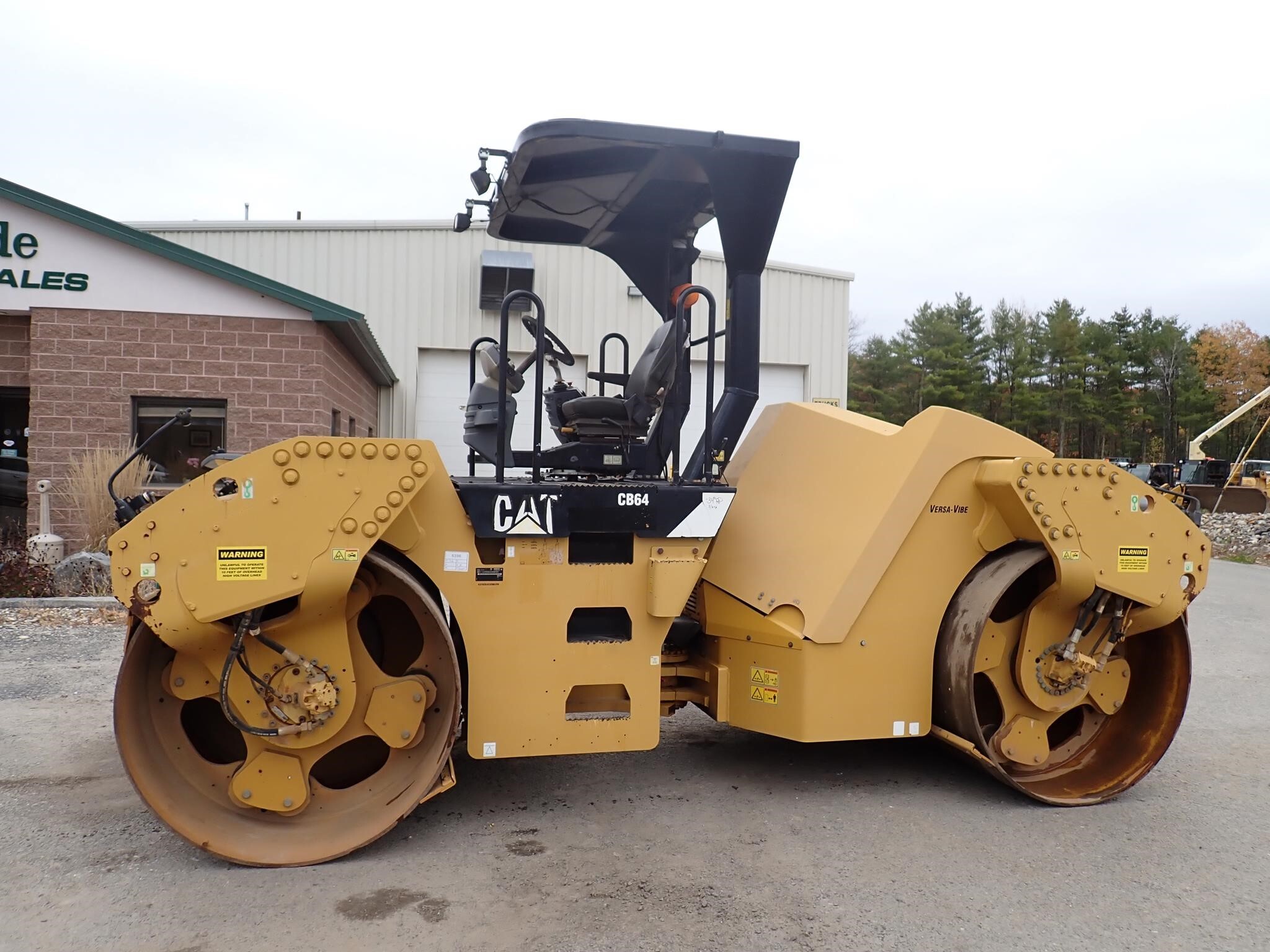 2014 CATERPILLAR CB64 in Phillipston, MA