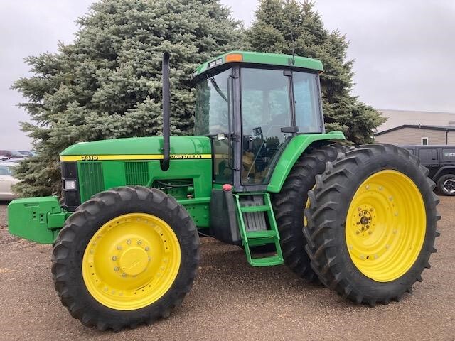 1996 JOHN DEERE 7410 in Pecatonica, IL